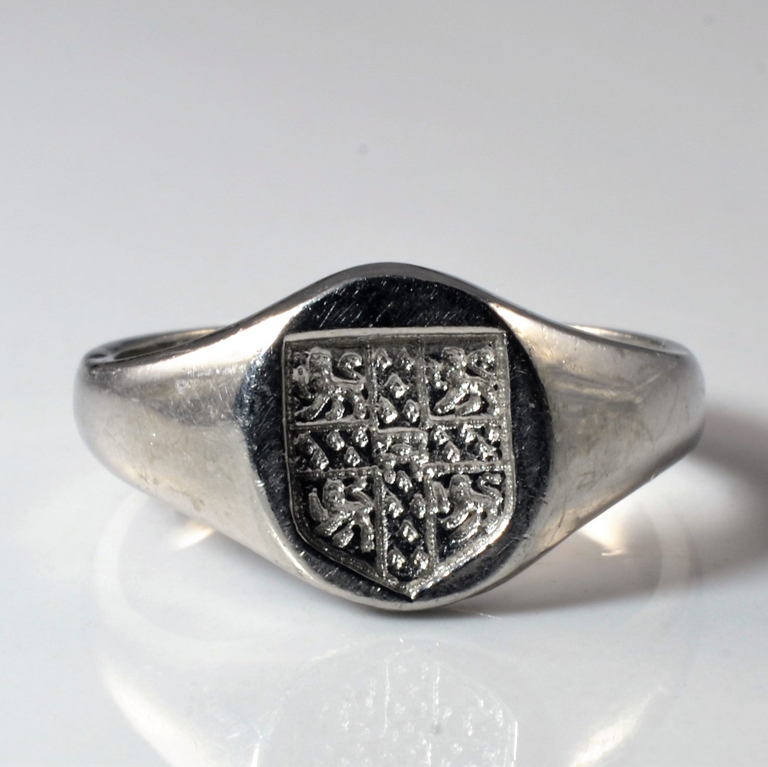 Bague chevalière en platine avec bouclier | Taille 6,5 |