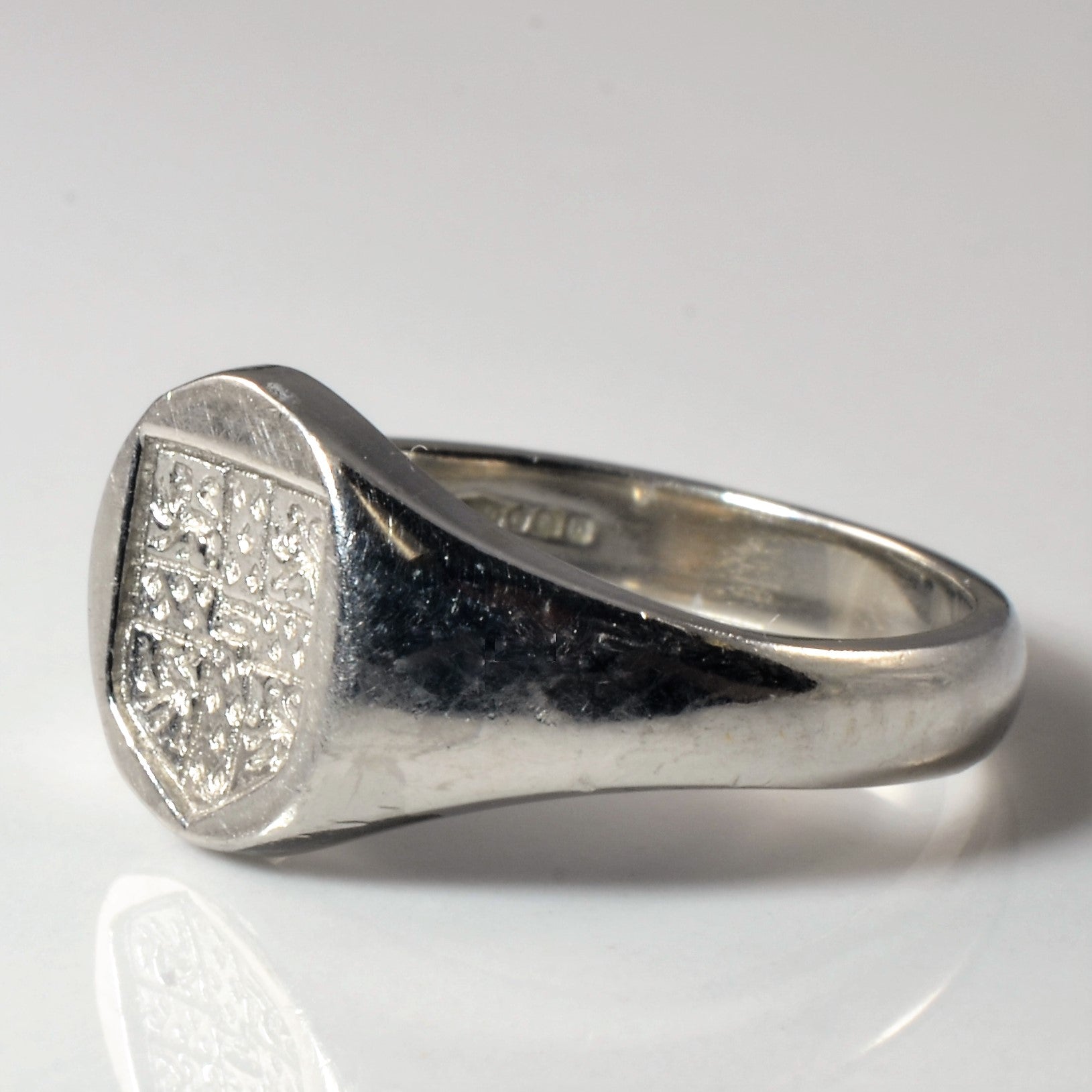 Bague chevalière en platine avec bouclier | Taille 6,5 |