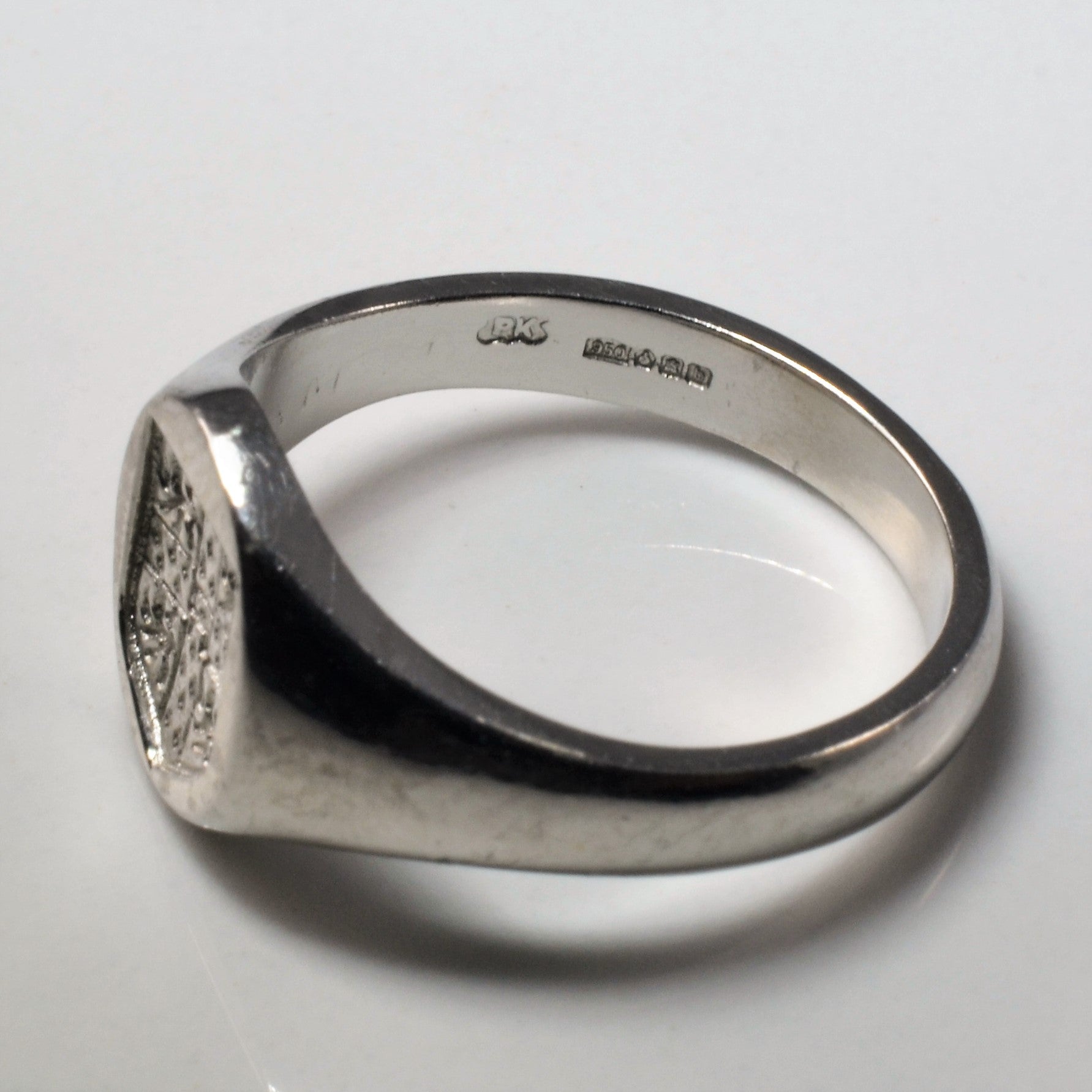 Bague chevalière en platine avec bouclier | Taille 6,5 |