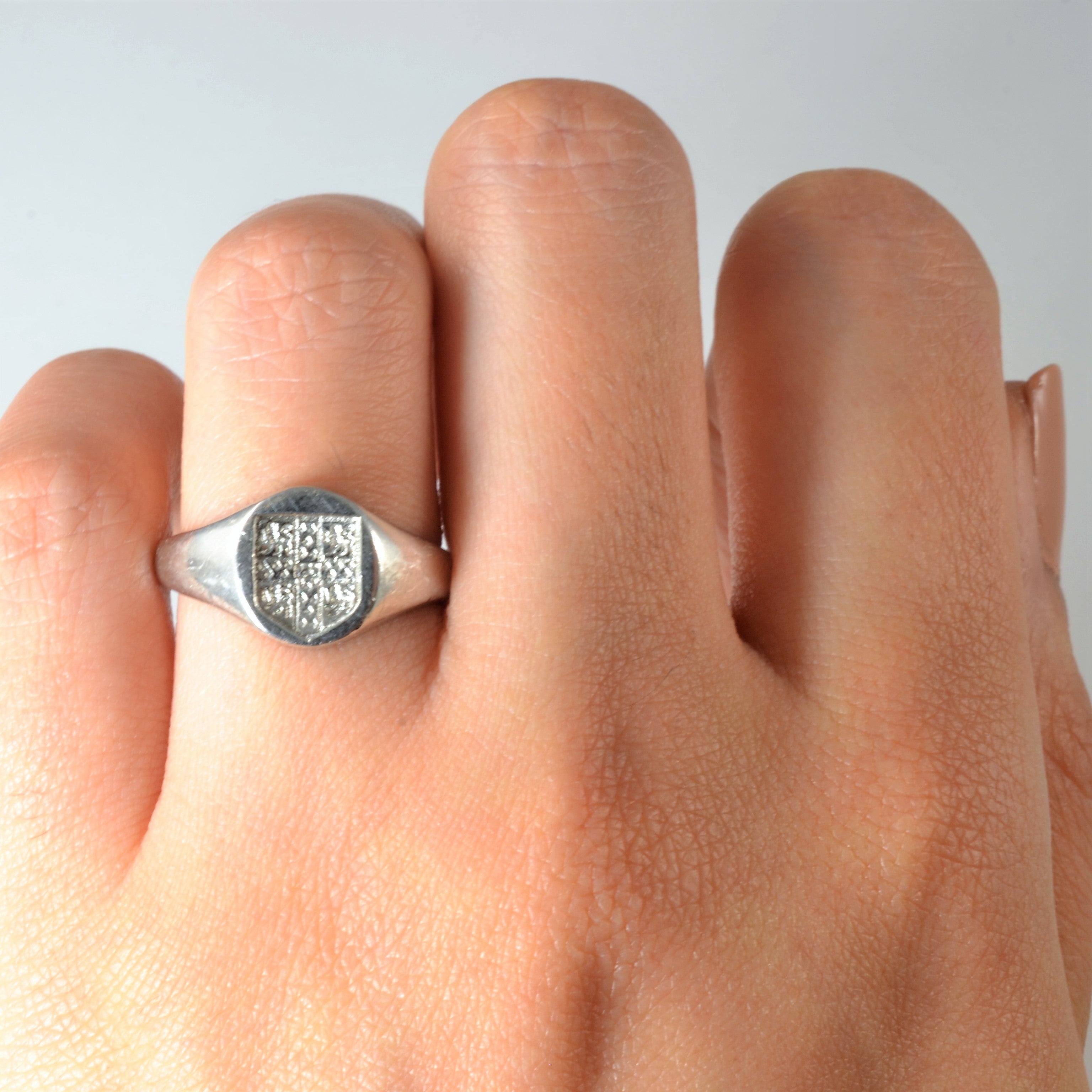 Bague chevalière en platine avec bouclier | Taille 6,5 |
