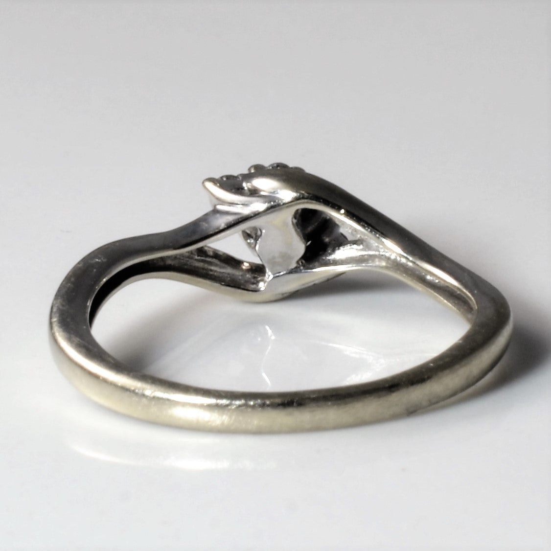 Bague trois diamants sertie de diamants croisés | 0,08 ct | Taille 4,25 |