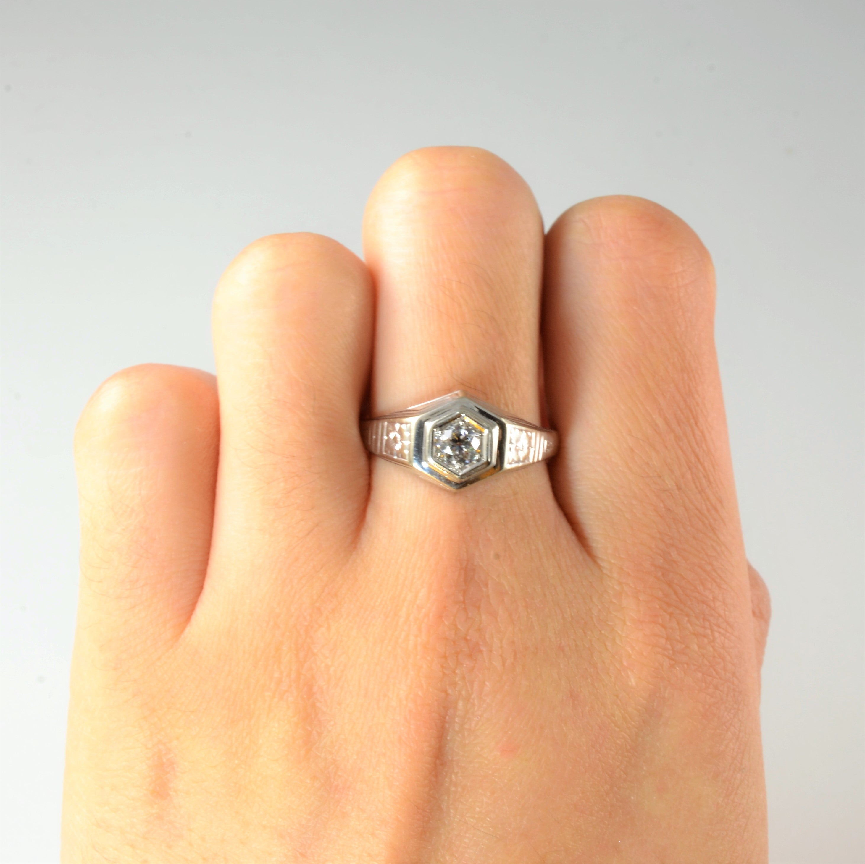 Bague de fiançailles années 1920, motif fleur d'oranger | 0,28 ct | Taille 9 |