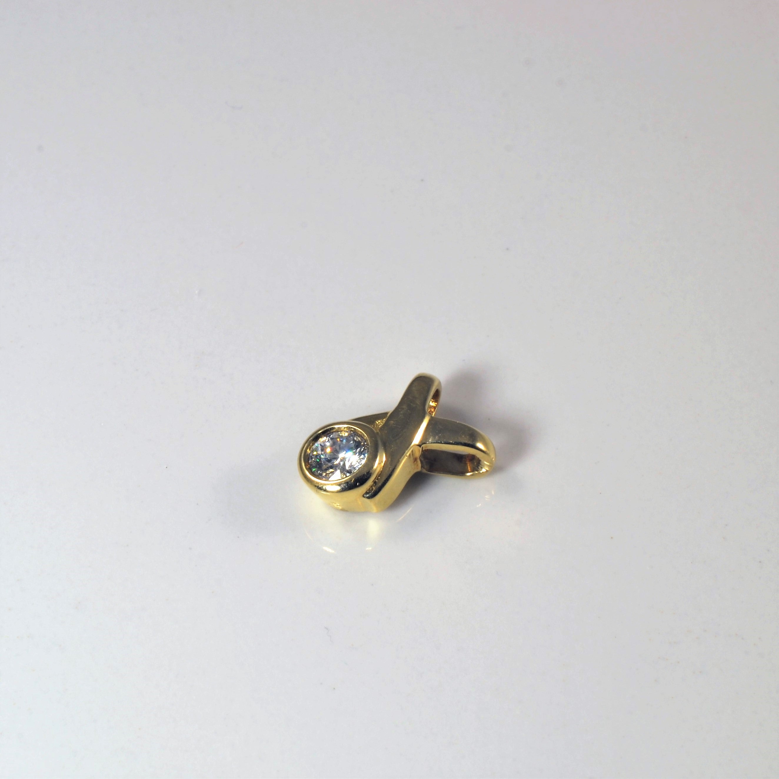 Pendentif torsadé serti clos de diamants | 0,34 ct |