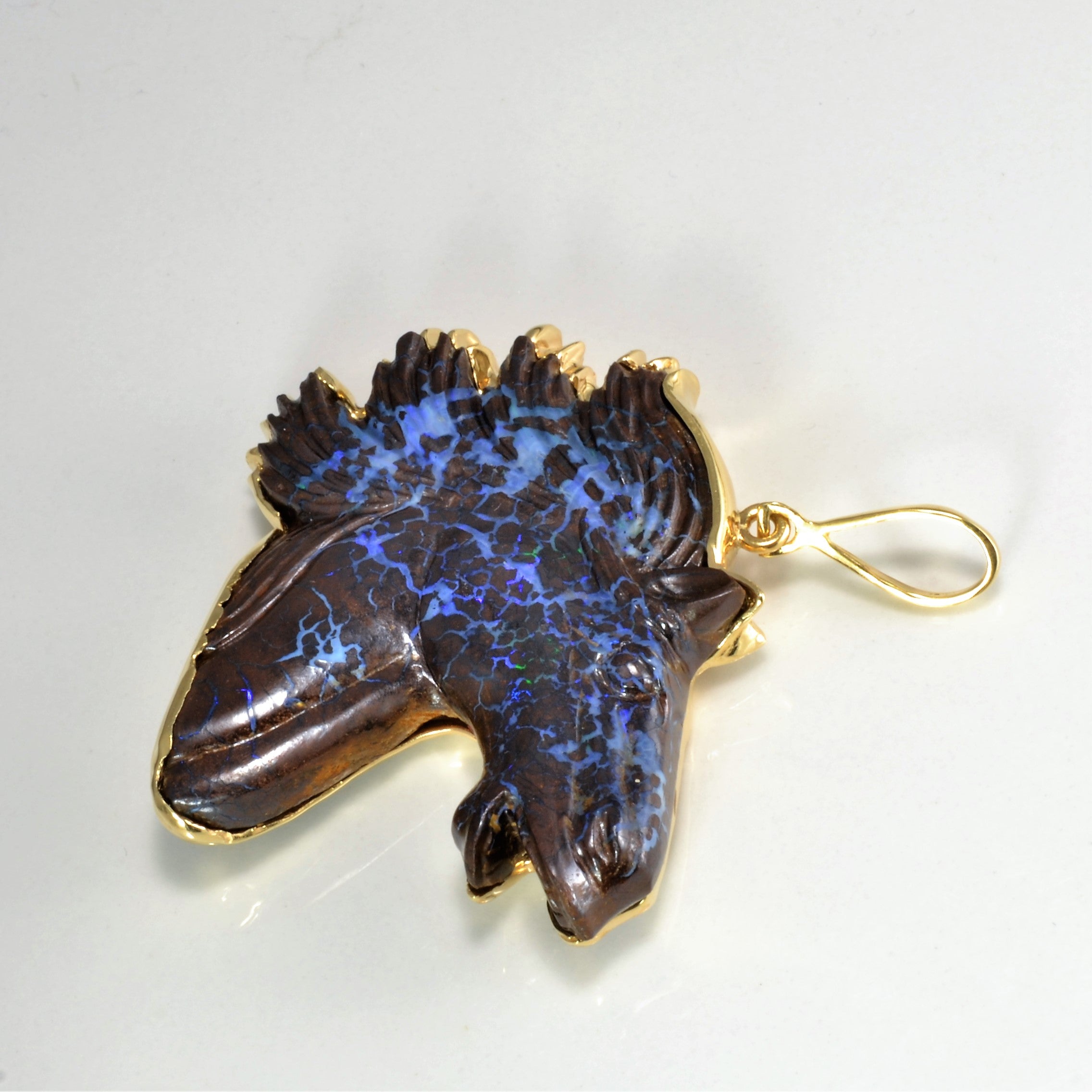 Pendentif en opale Boulder à motif de cheval