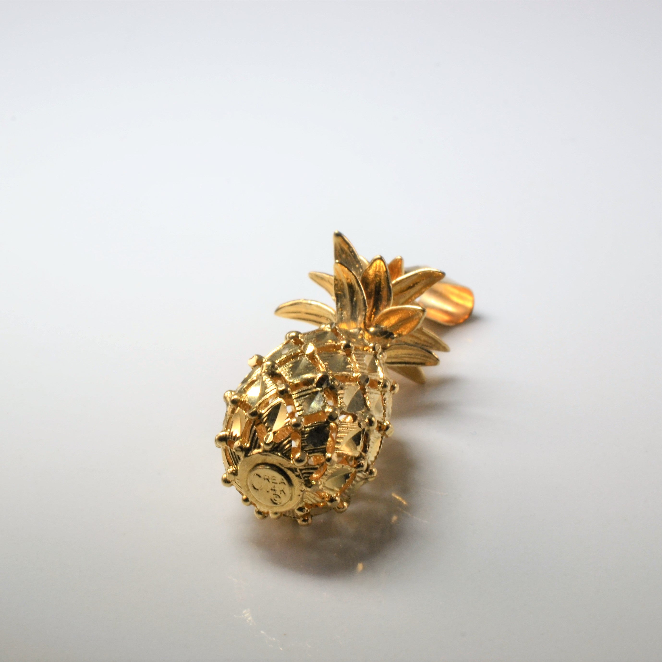 Gold Pineapple Pendant |
