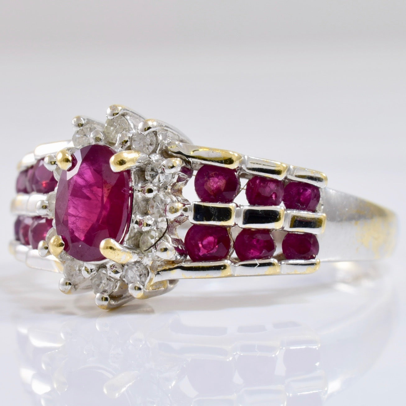 Bague sertie de rubis et de diamants | 0,12 ct au total | Taille 6 |