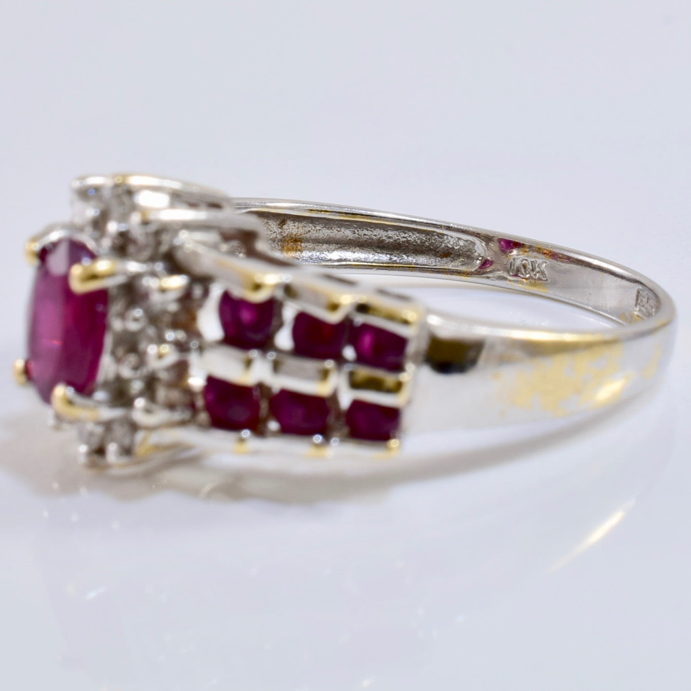 Bague sertie de rubis et de diamants | 0,12 ct au total | Taille 6 |