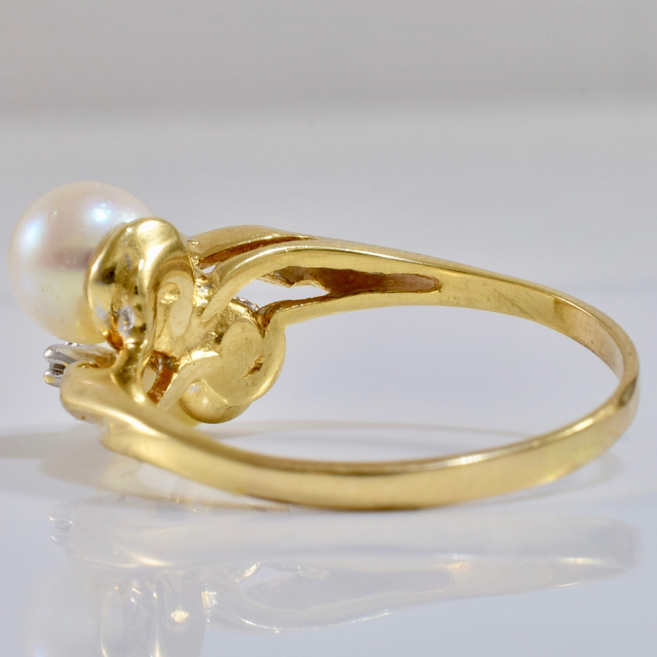 Pearl and Diamond Ring | 0.02 ctw SZ 6.5 |