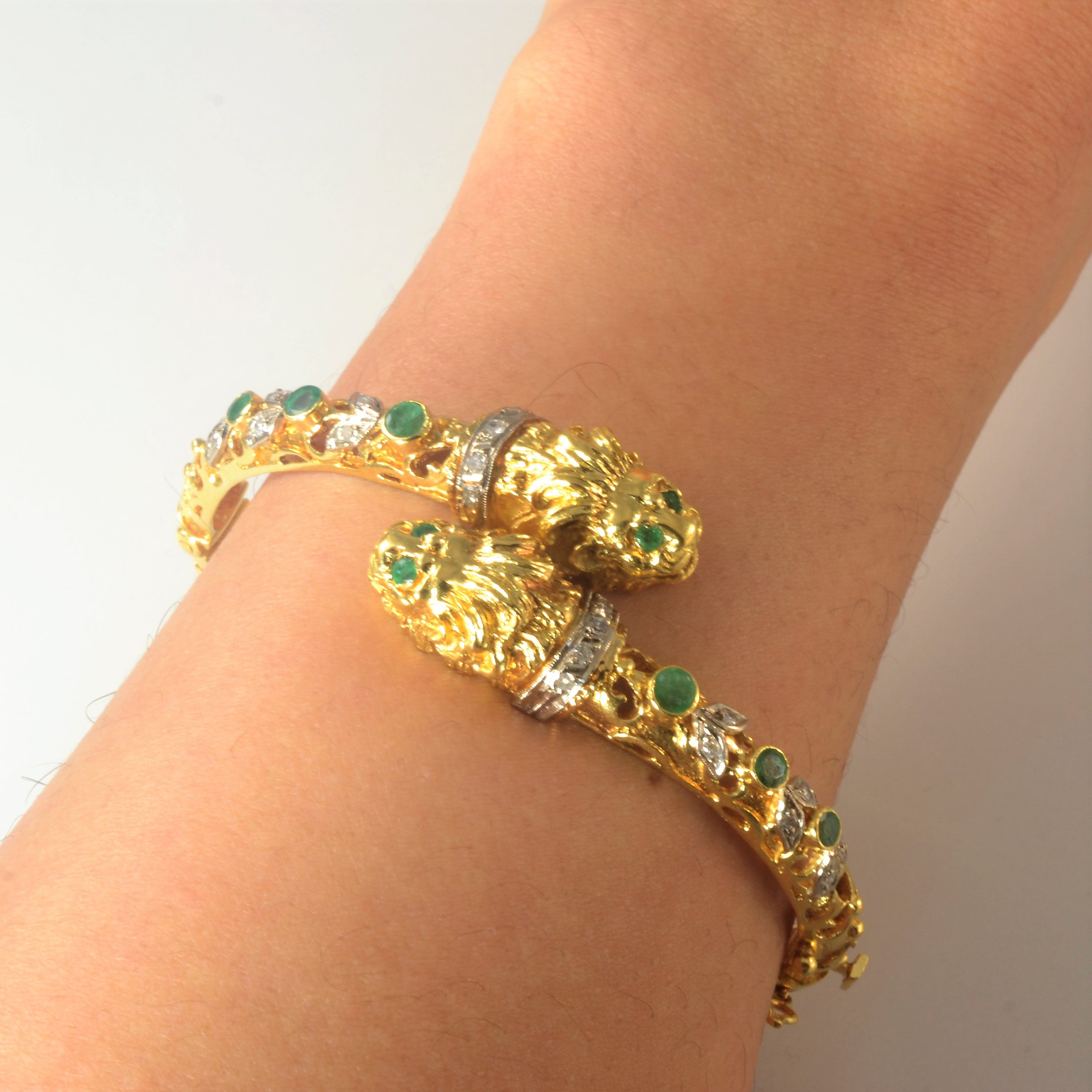 Bracelet jonc Lion Émeraude Bypass | 0,60 ct, 0,26 ct | 17,8 cm |