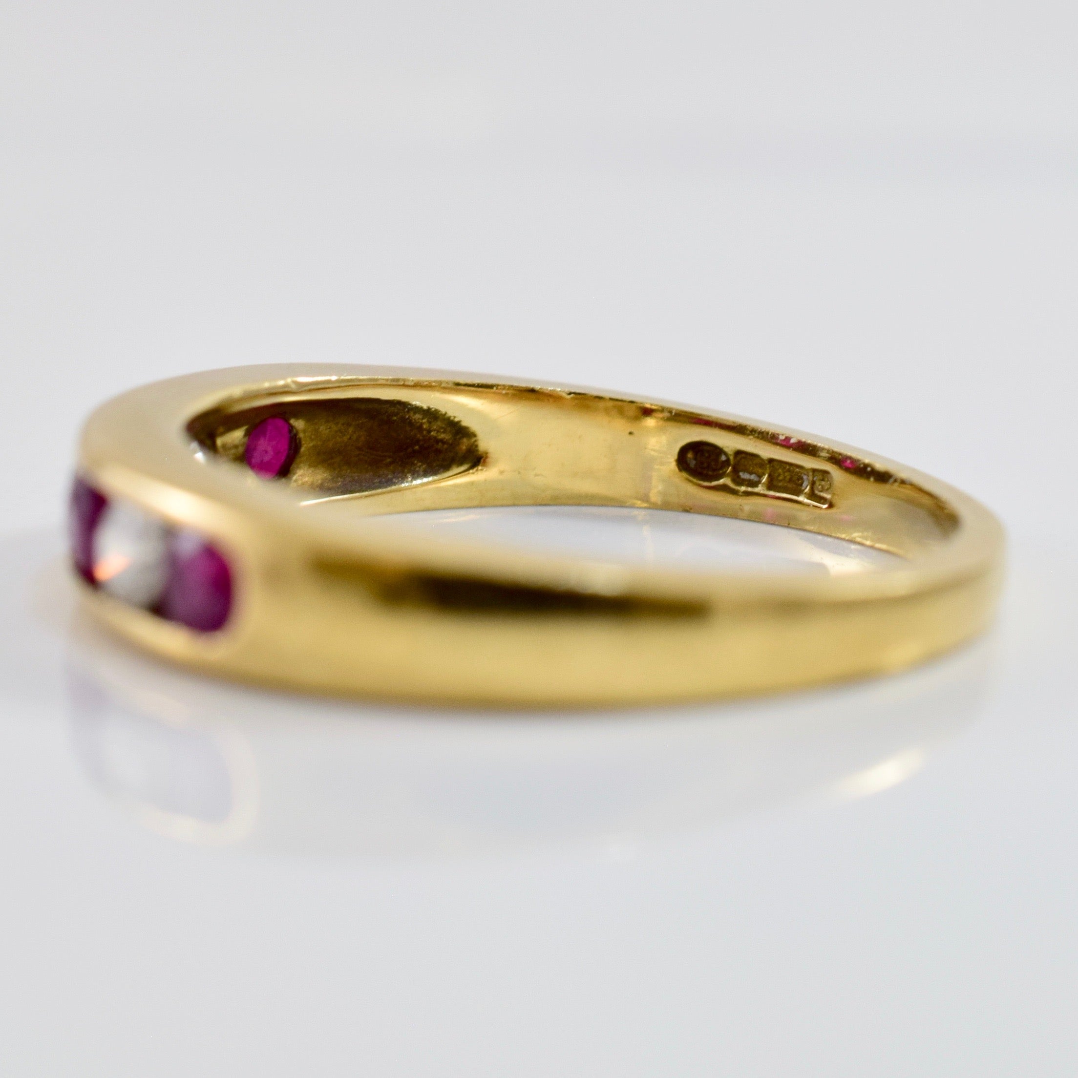 Bague sertie de diamants et de rubis | 0,16 ct au total | Taille 6 |
