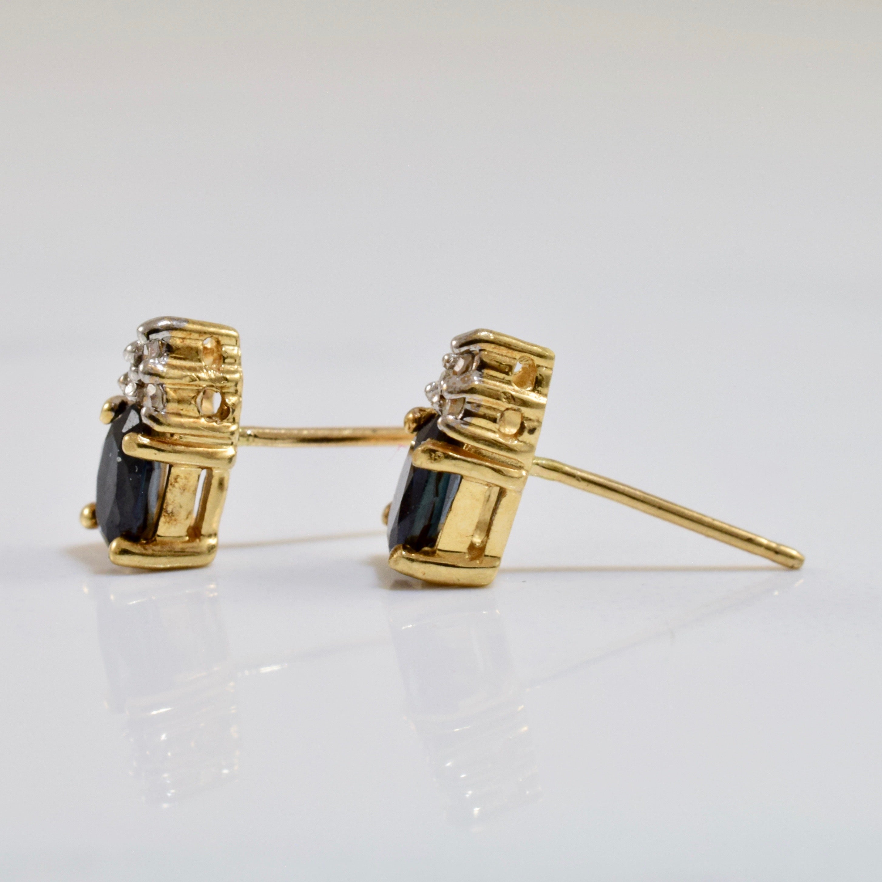Boucles d'oreilles puces en diamants et saphirs | 0,04 ct |