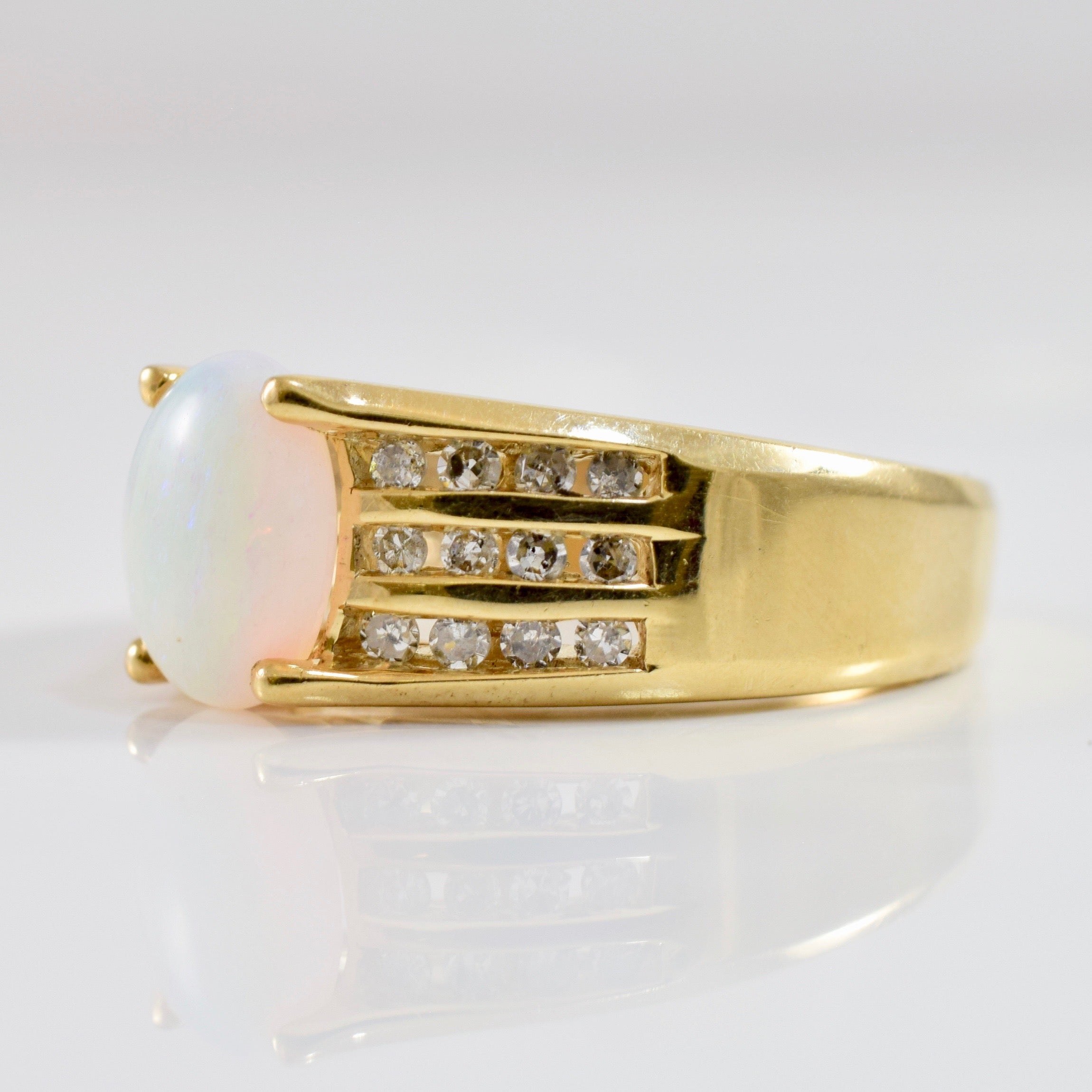 Bague avec opale et diamants | 0,30 ct au total | Taille 7,5 |