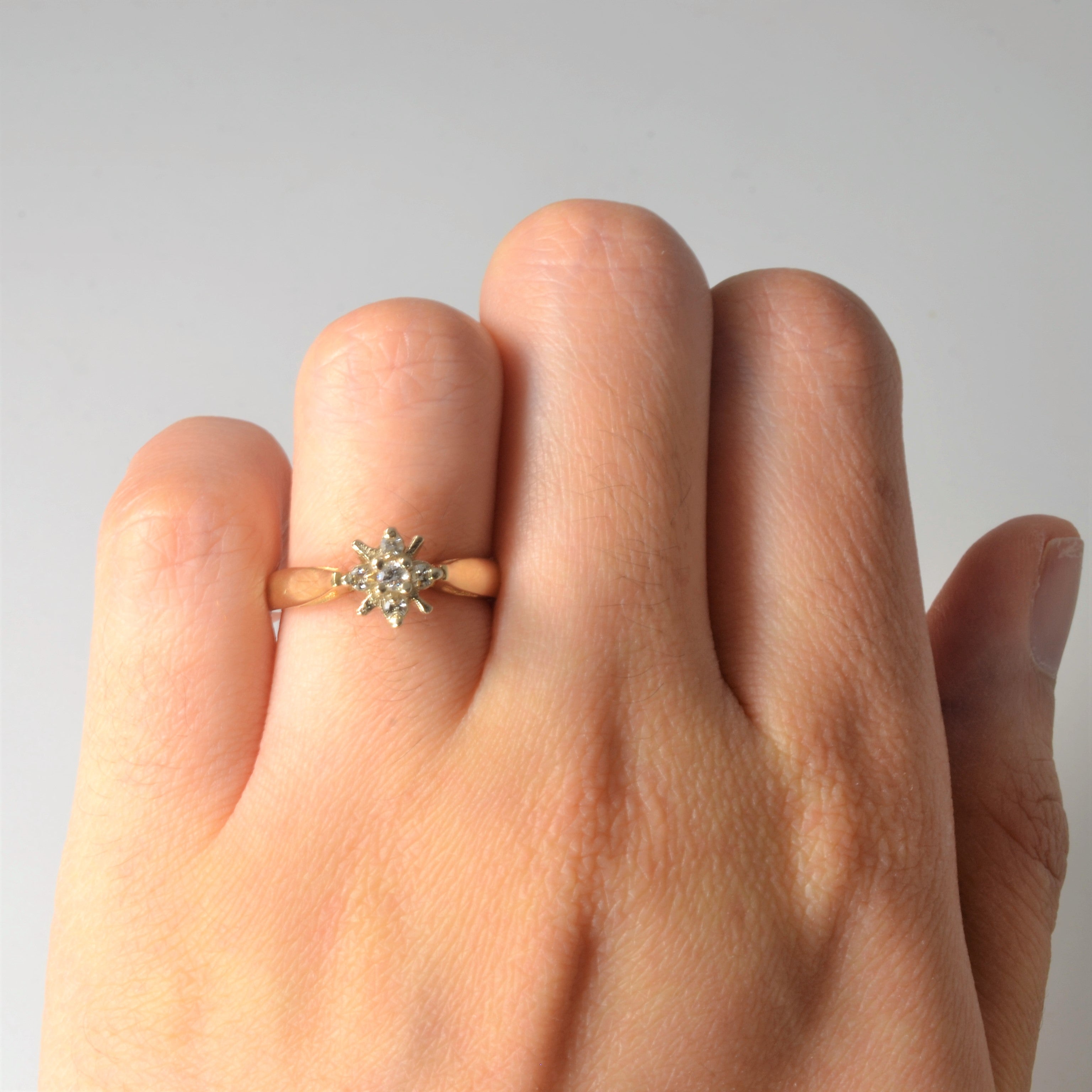 Starburst Diamond Ring | 0.09ctw | SZ 5.75 |
