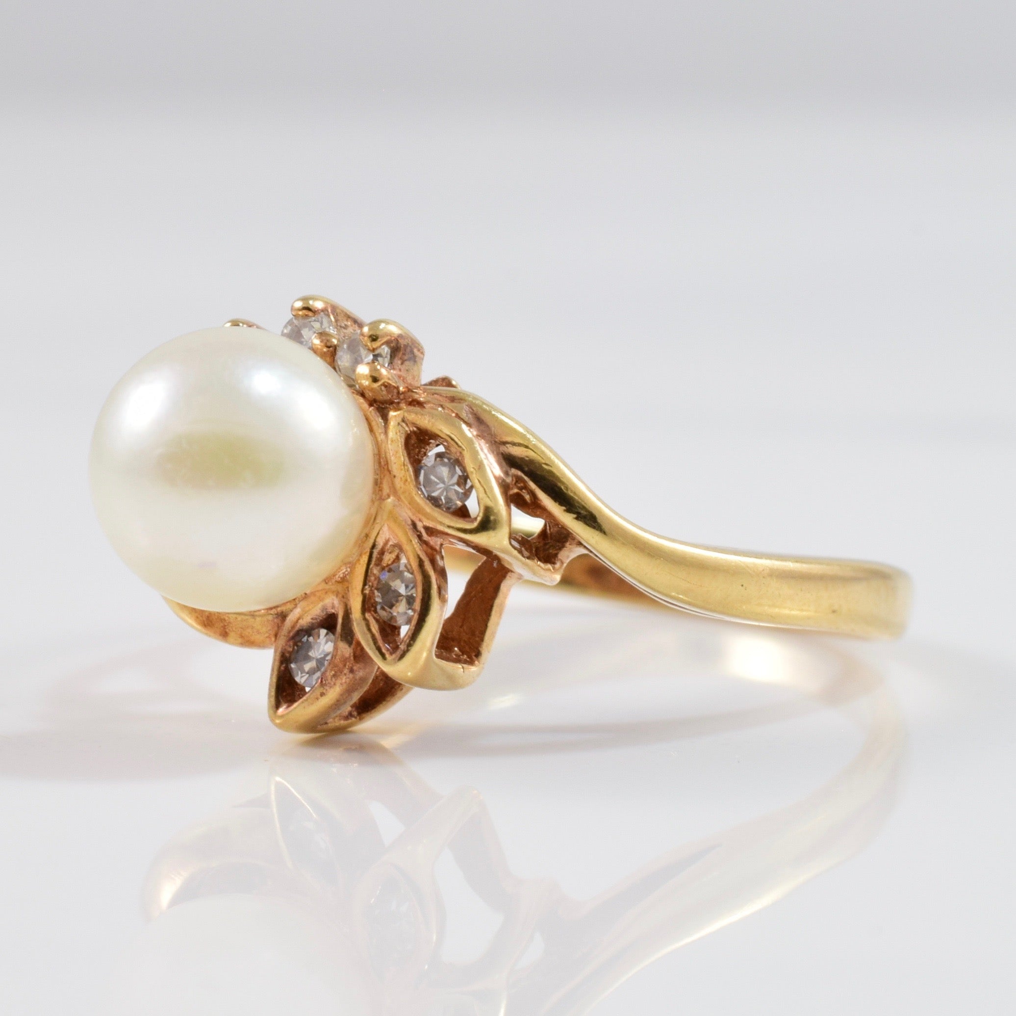 Floral Pearl and Diamond Ring | 0.08 ctw SZ 6 |