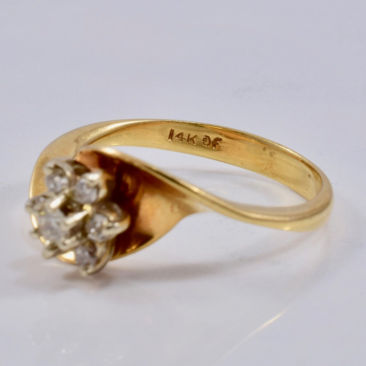 Bague en grappe de diamants en forme de fleur | 0,18 ct au total, taille 7 |