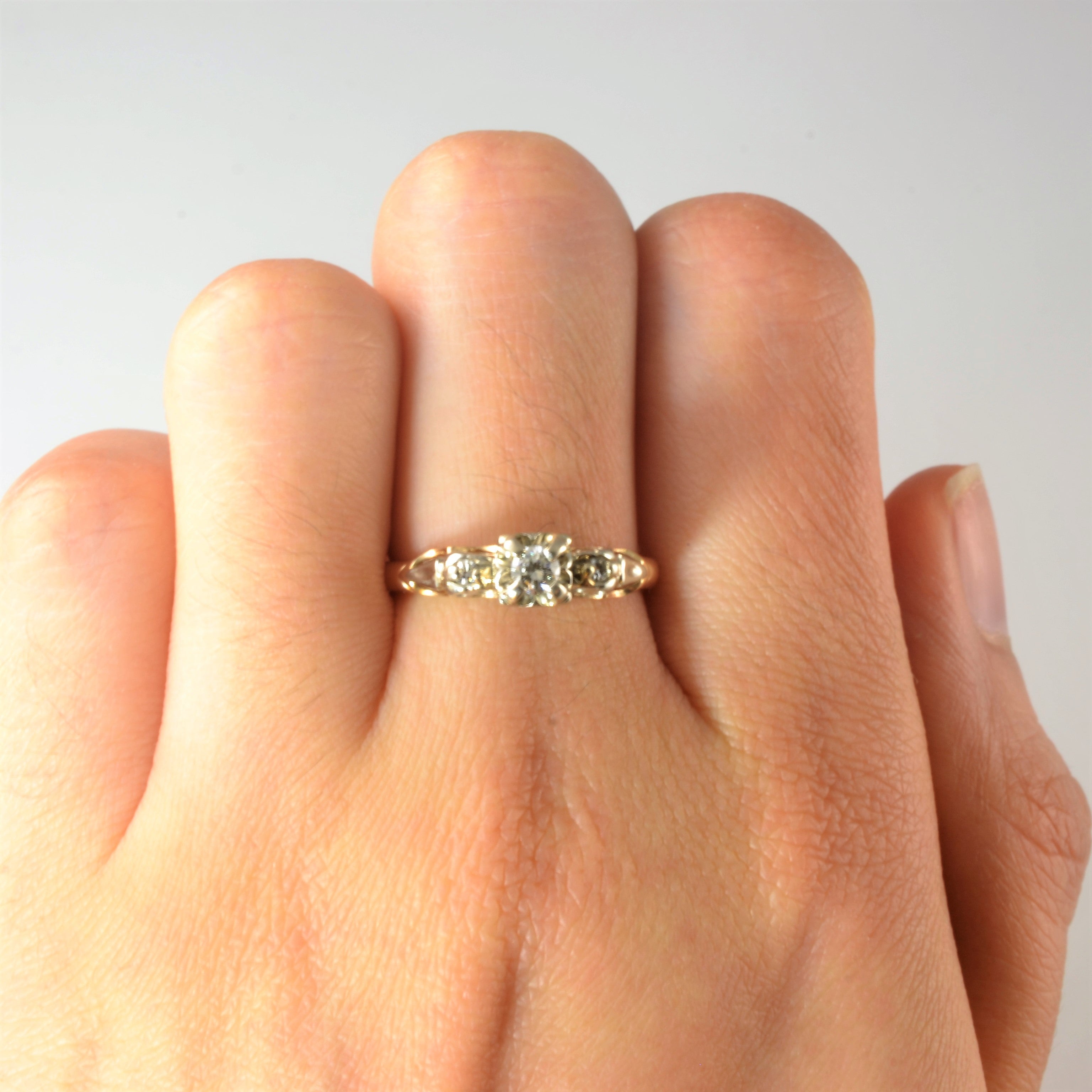 Retro Three Stone Diamond Ring | 0.14ctw | SZ 7.25 |