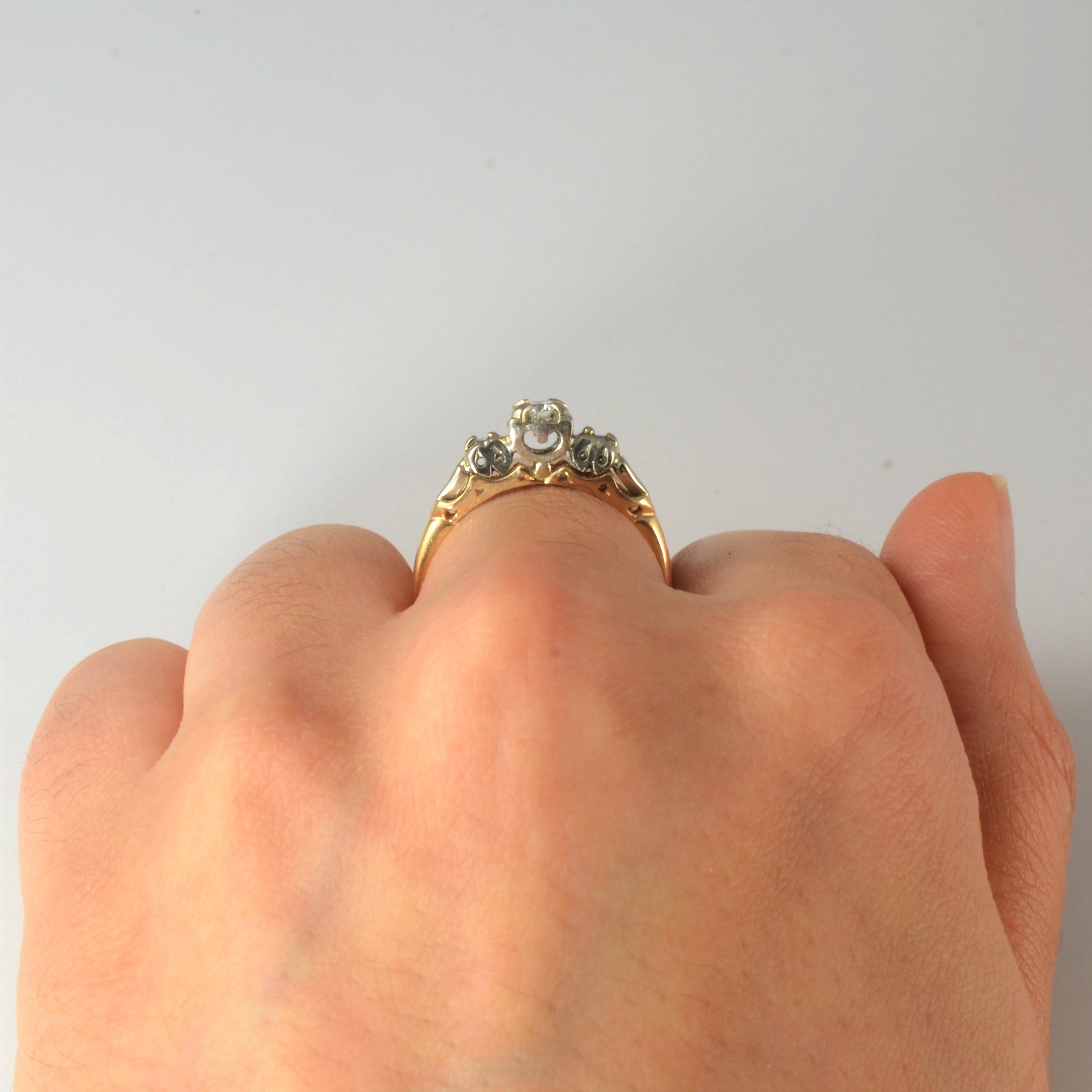 Retro Three Stone Diamond Ring | 0.14ctw | SZ 7.25 |