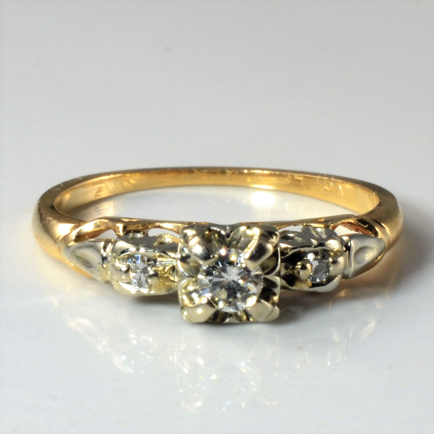 Retro Three Stone Diamond Ring | 0.14ctw | SZ 7.25 |