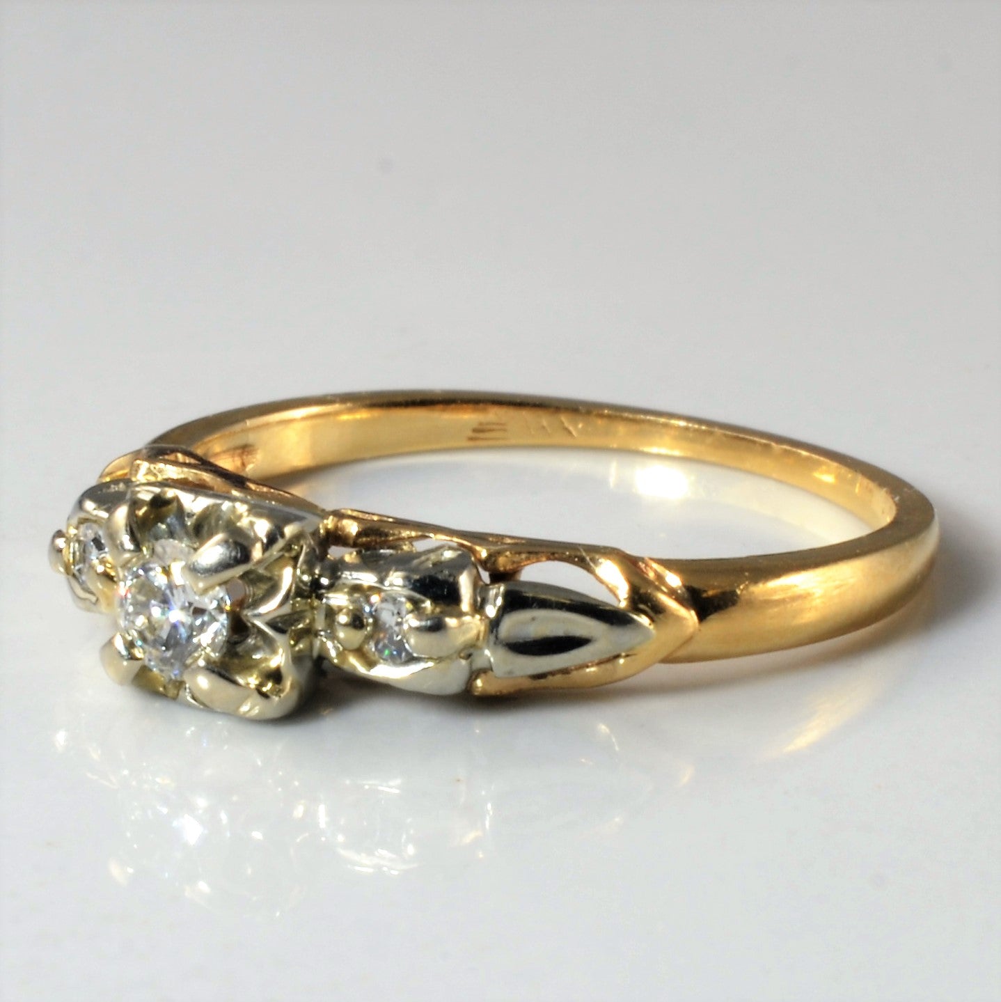 Retro Three Stone Diamond Ring | 0.14ctw | SZ 7.25 |