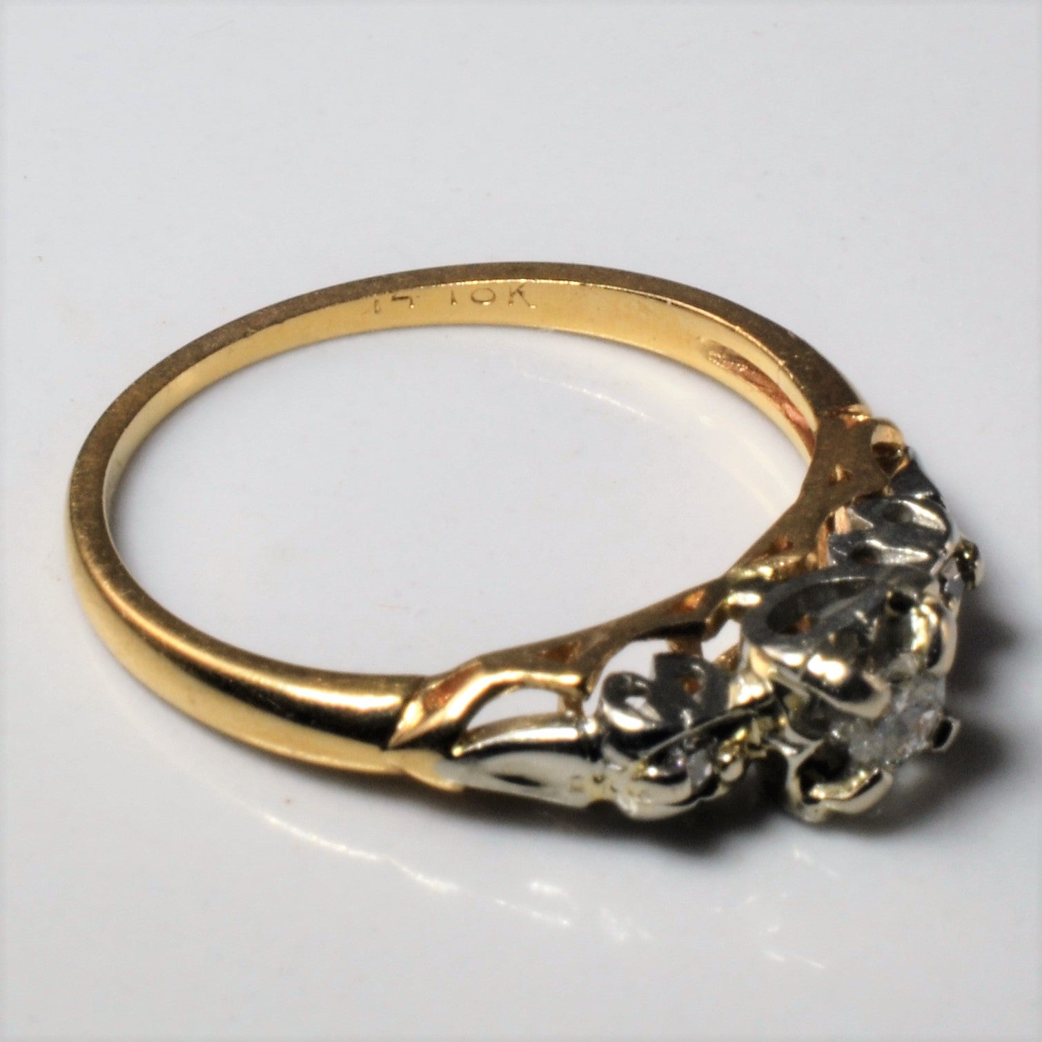 Retro Three Stone Diamond Ring | 0.14ctw | SZ 7.25 |