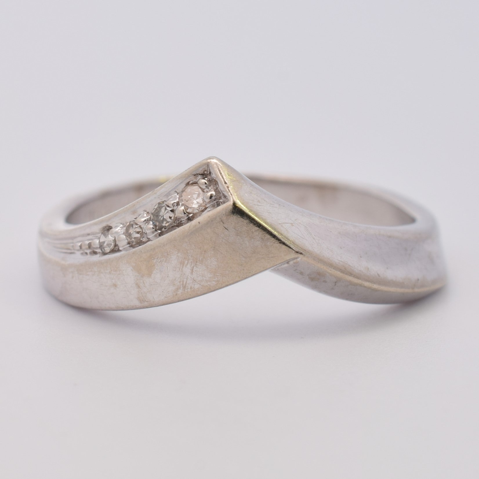 Diamond Chevron Ring | 0.03ctw | SZ 5.25 |