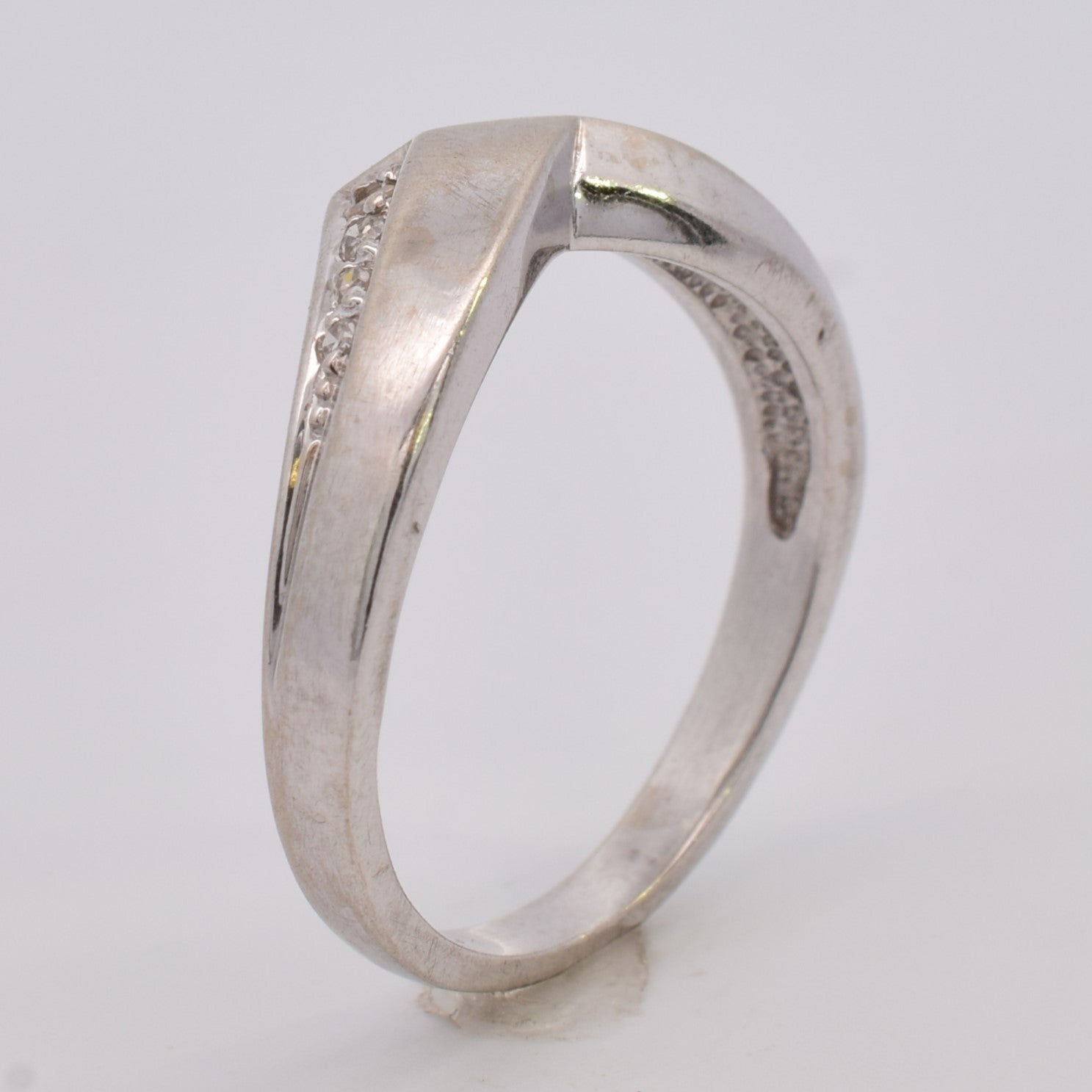 Diamond Chevron Ring | 0.03ctw | SZ 5.25 |