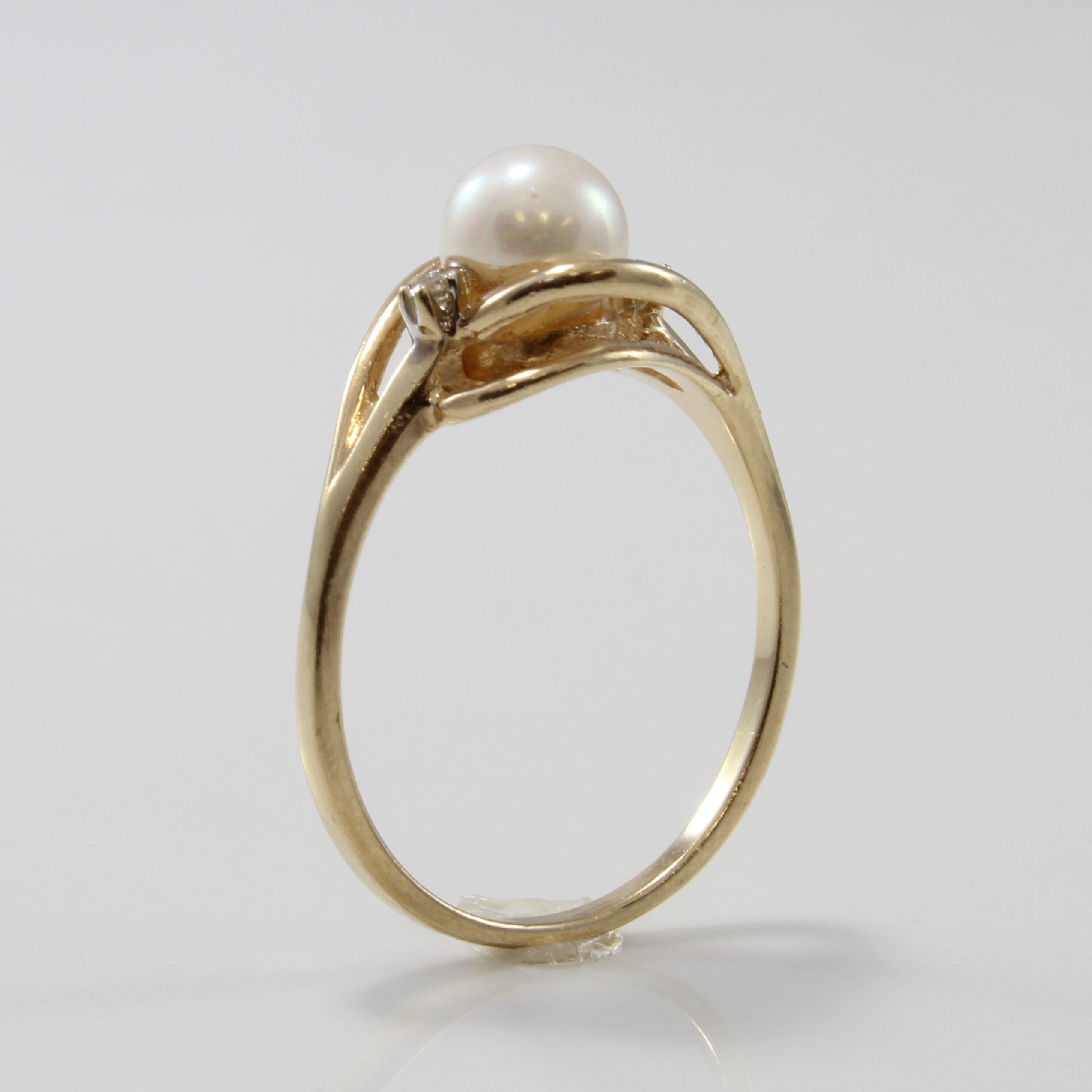 Bague en perle avec accents de diamants | 1,40 ct, 0,02 ct au total | Taille 6,5 |