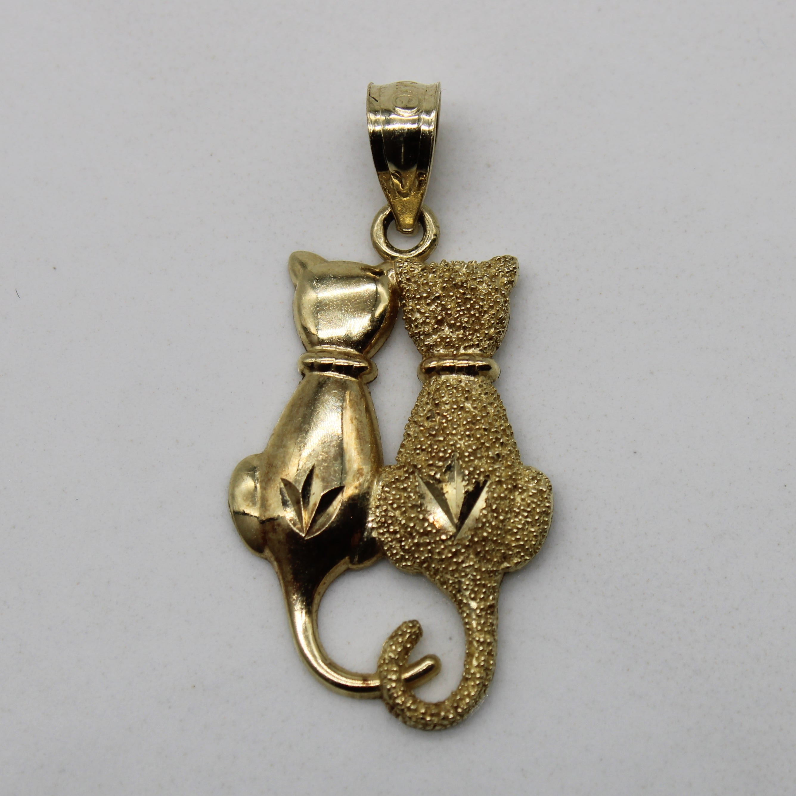 Pendentif chat en or jaune |