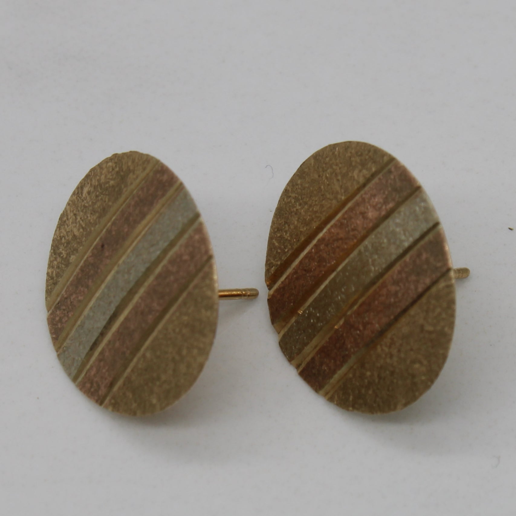 Clous ovales tricolores |
