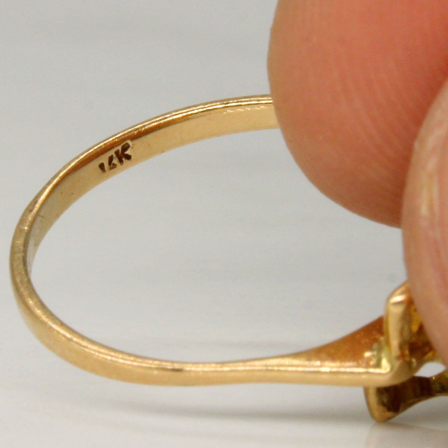 Synthetic Sapphire Abstract Frame Ring | 0.27ct | SZ 5.75 |