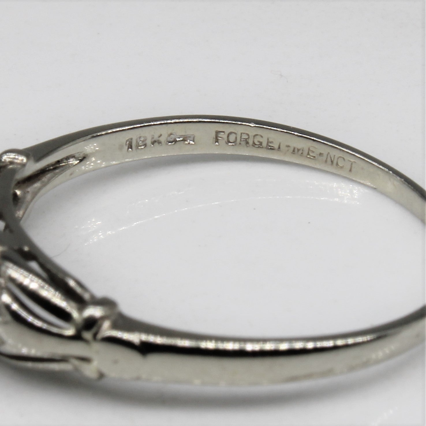 Bague solitaire Art Déco « Ne m’oubliez pas » | 0,11 ct | Taille 7,5 |