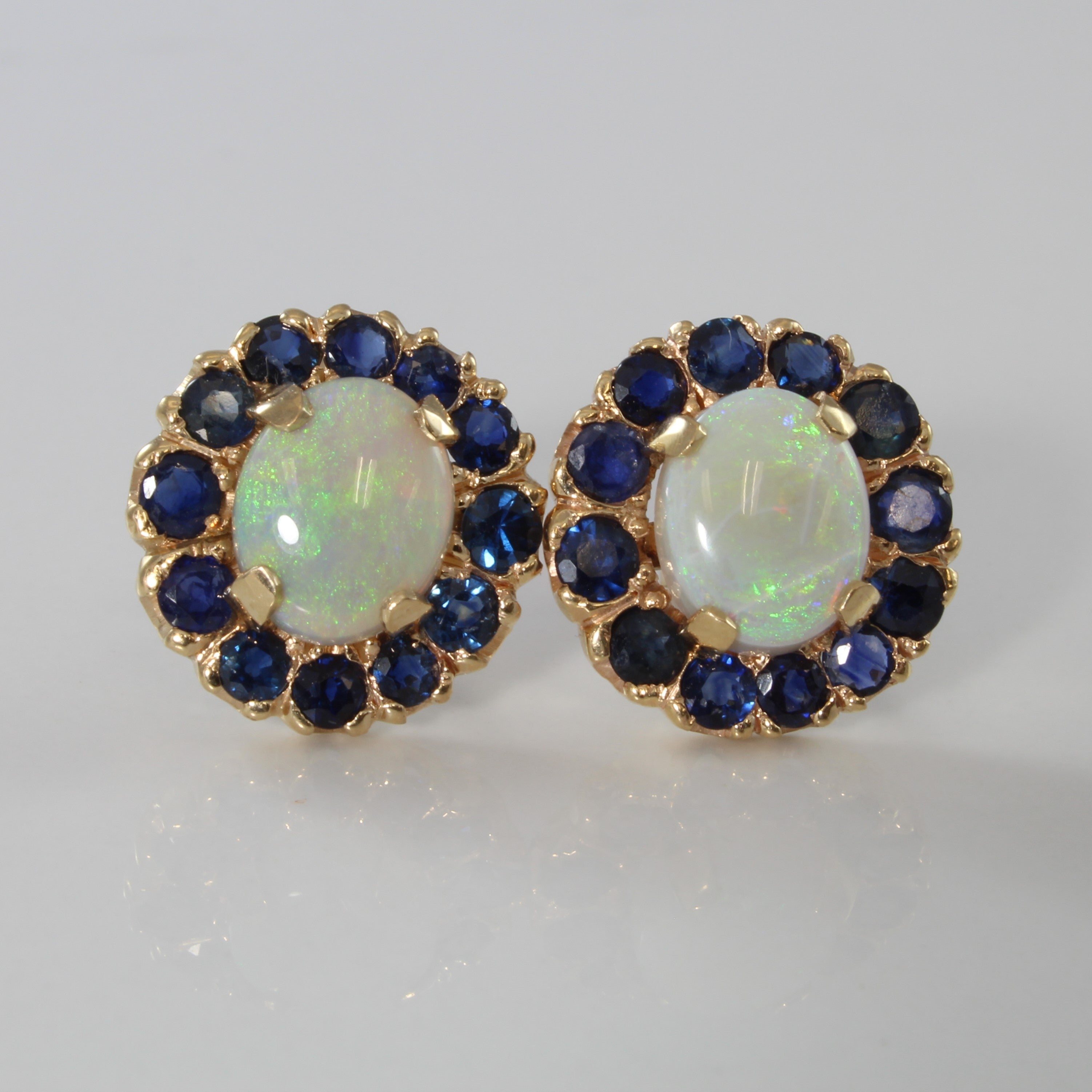 Boucles d'oreilles puces halo opale et saphir | 3,20 ct, 3,36 ct |