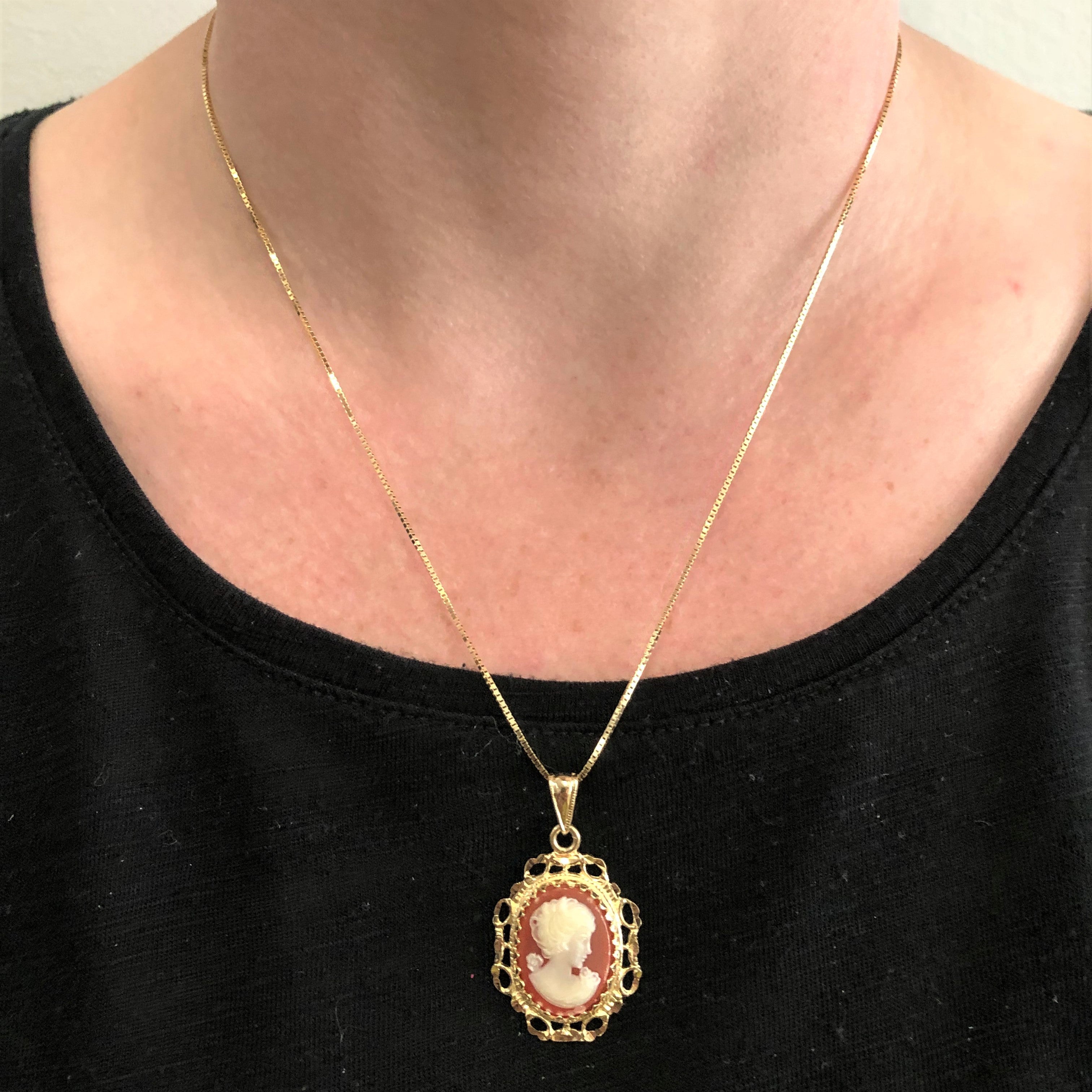 Retro Cameo Shell Necklace | 18" |