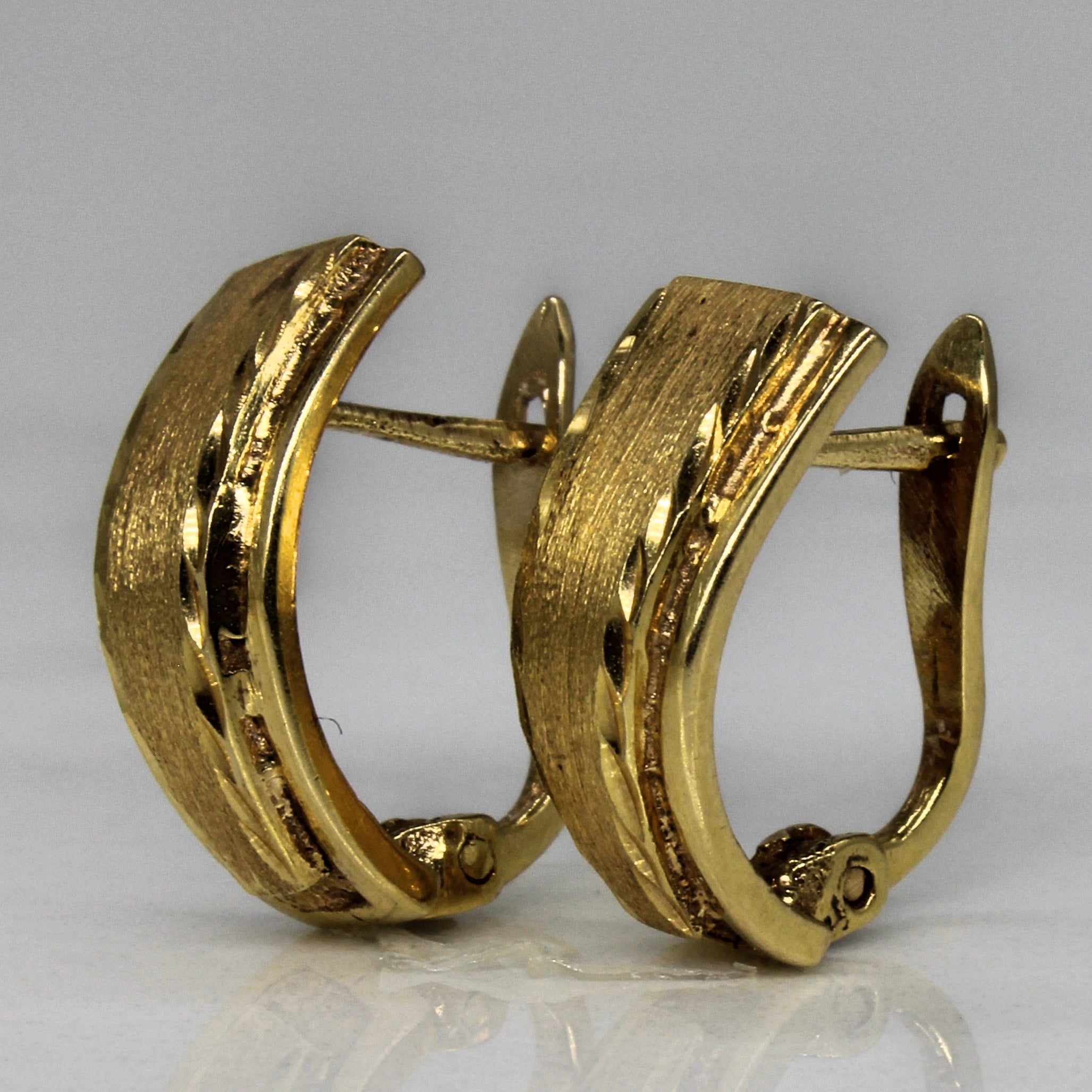 Diamond Cut Curved Earrings |