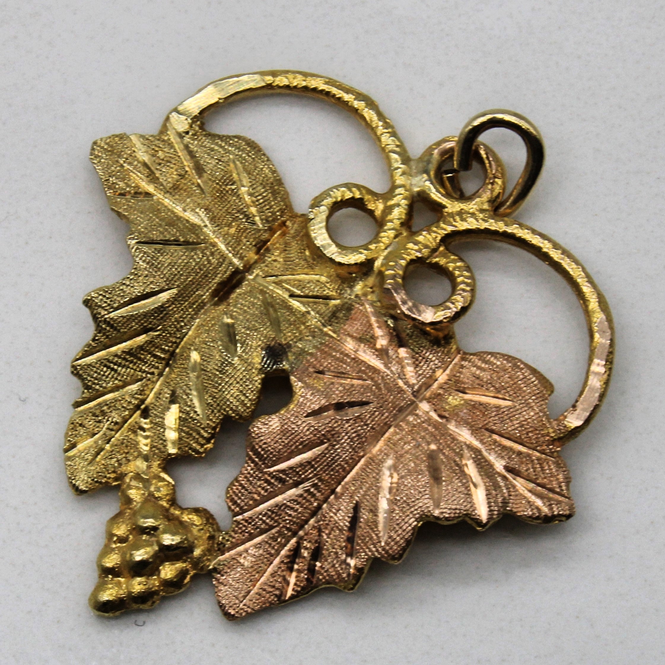 Two Tone Grape Vine Pendant |