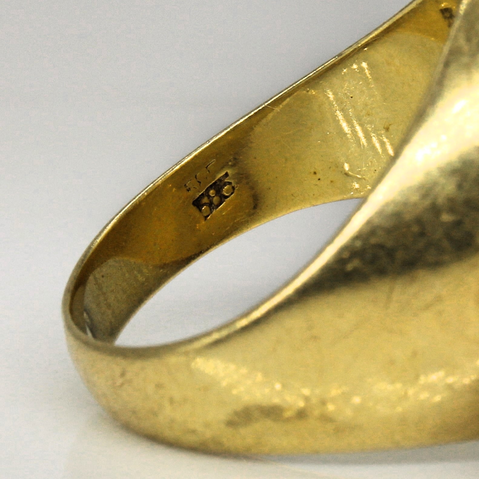 Onyx Cocktail Ring | 9.00ct | SZ 10.25 |