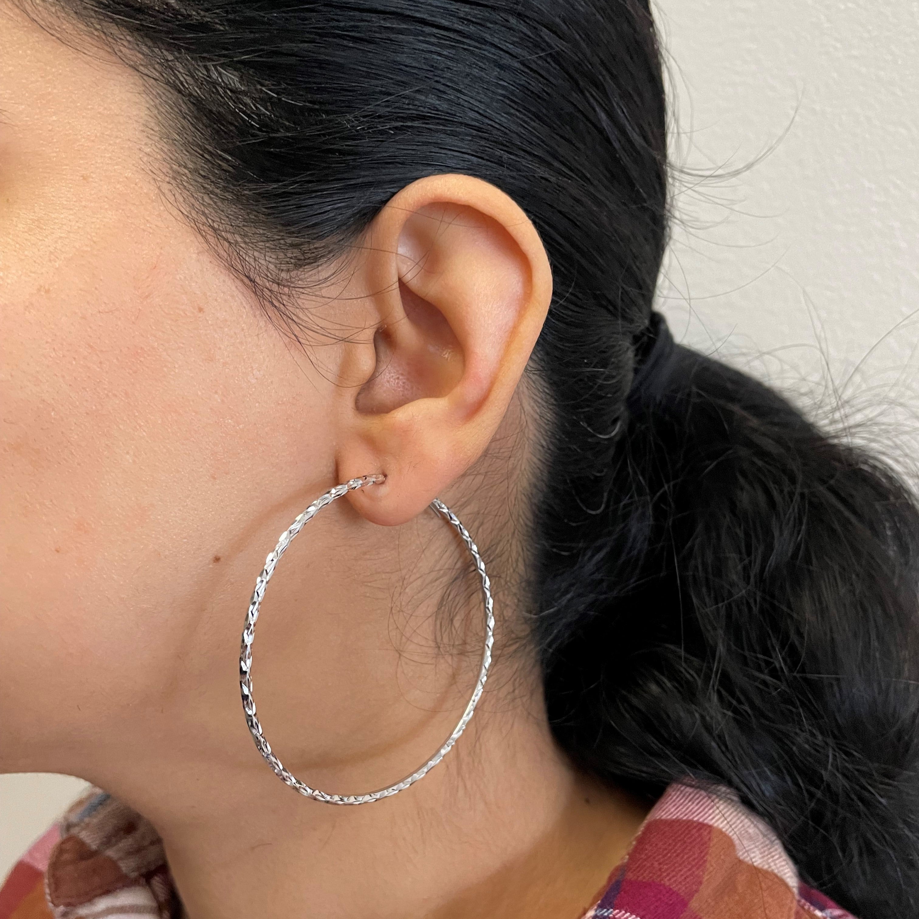 Textured White Gold Hoop Earrings |