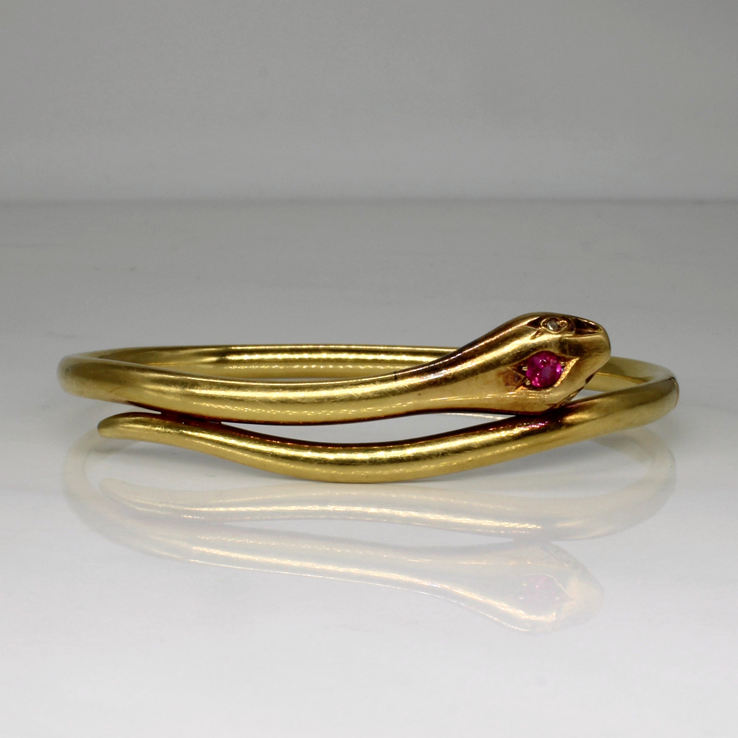 Bracelet serpent enroulé en rubis synthétique et diamants | 0,16 ct, 0,02 ct au total | 7,5 po |