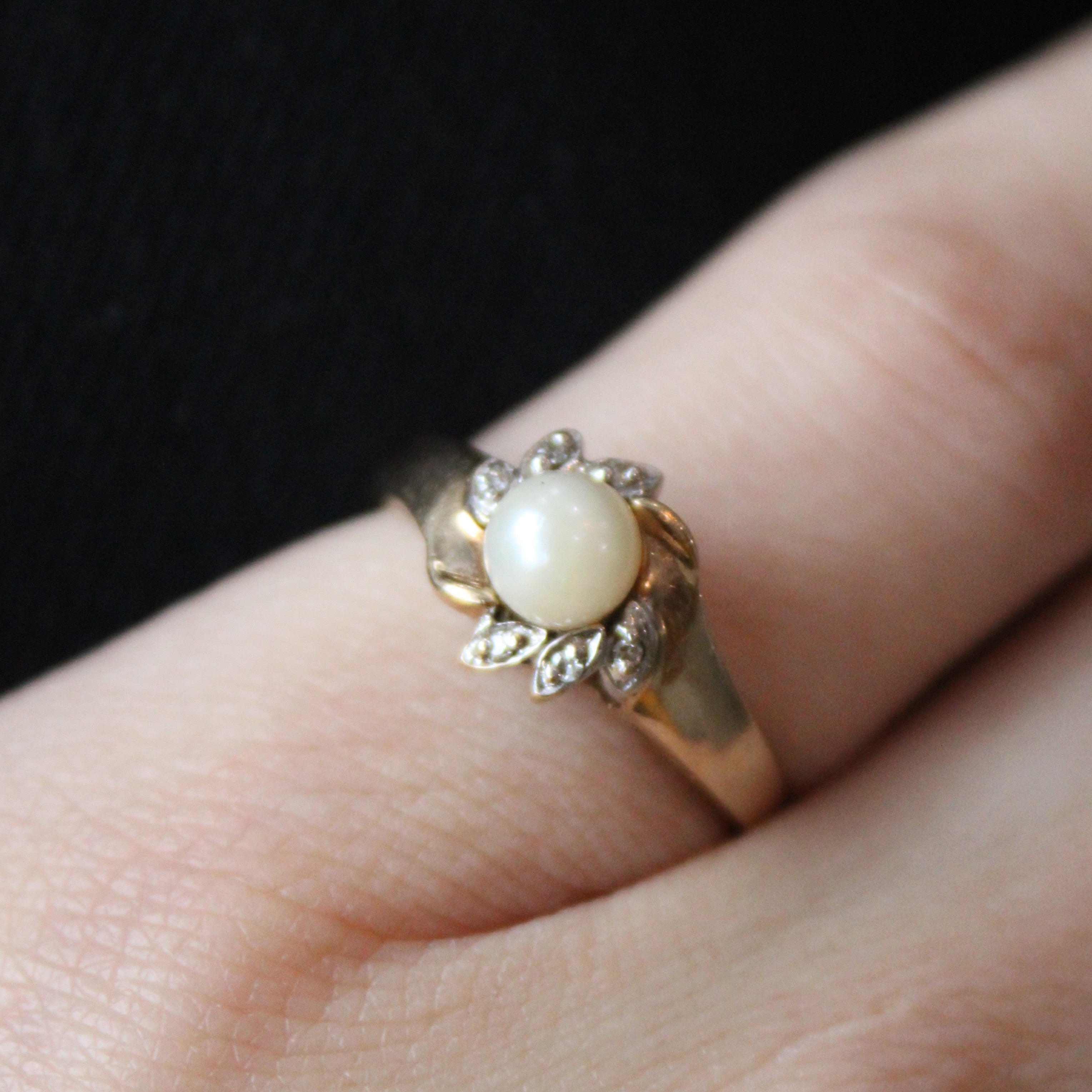 Pearl & Diamond Bypass Ring | 0.03ctw | SZ 6.75 |