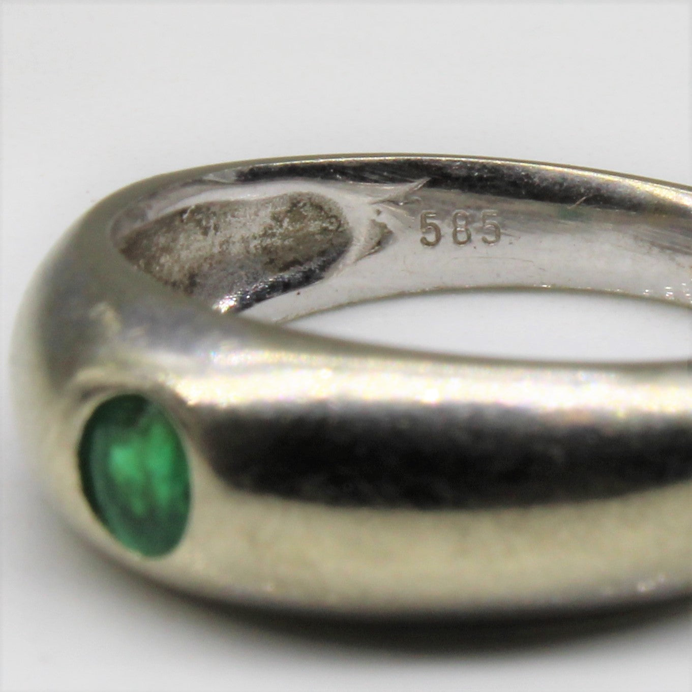 Gypsy Set Emerald Ring | 0.15ct | SZ 5.75 |