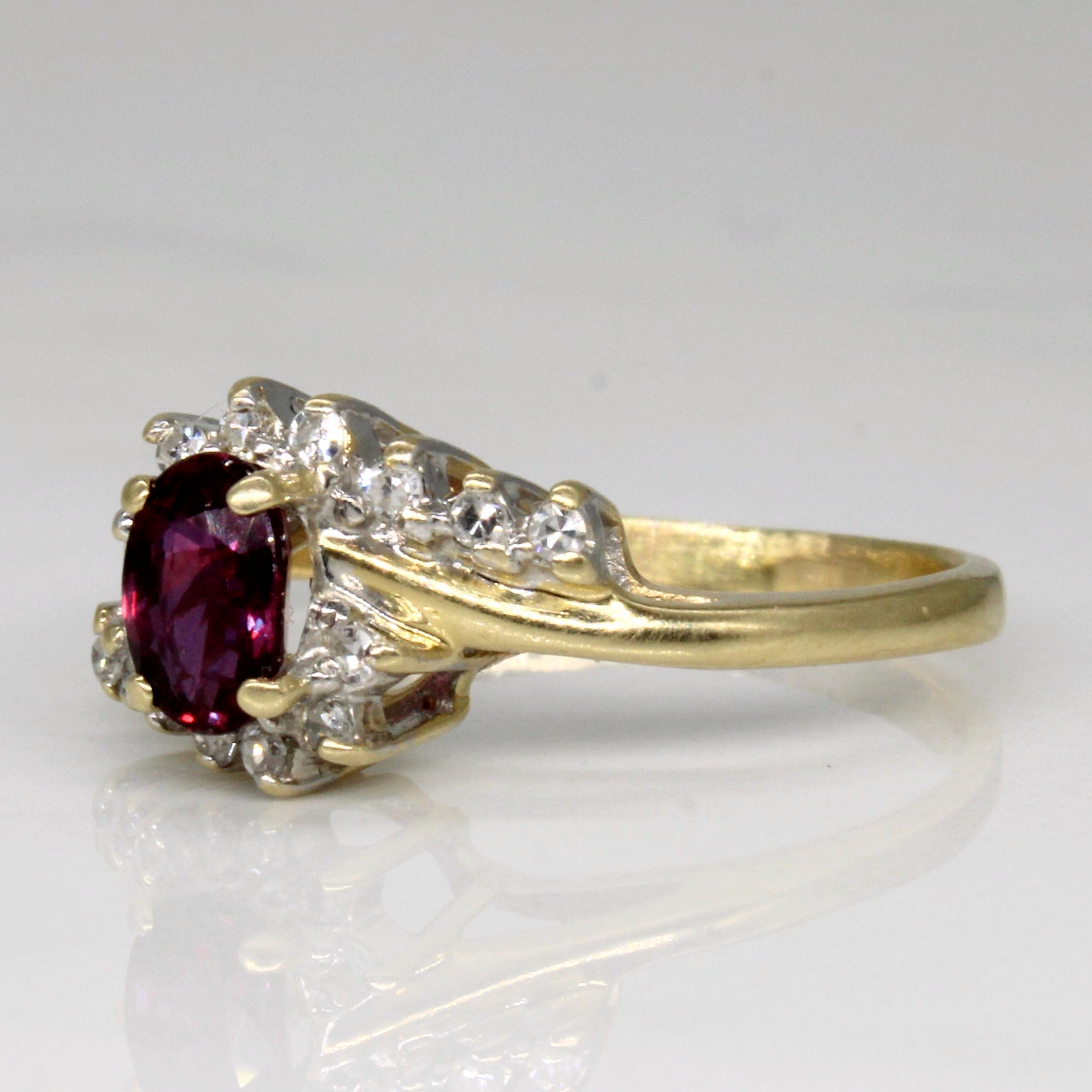 Bague sertie de rubis et de diamants | 0,60 ct, 0,10 ct au total | Taille 7,25 |