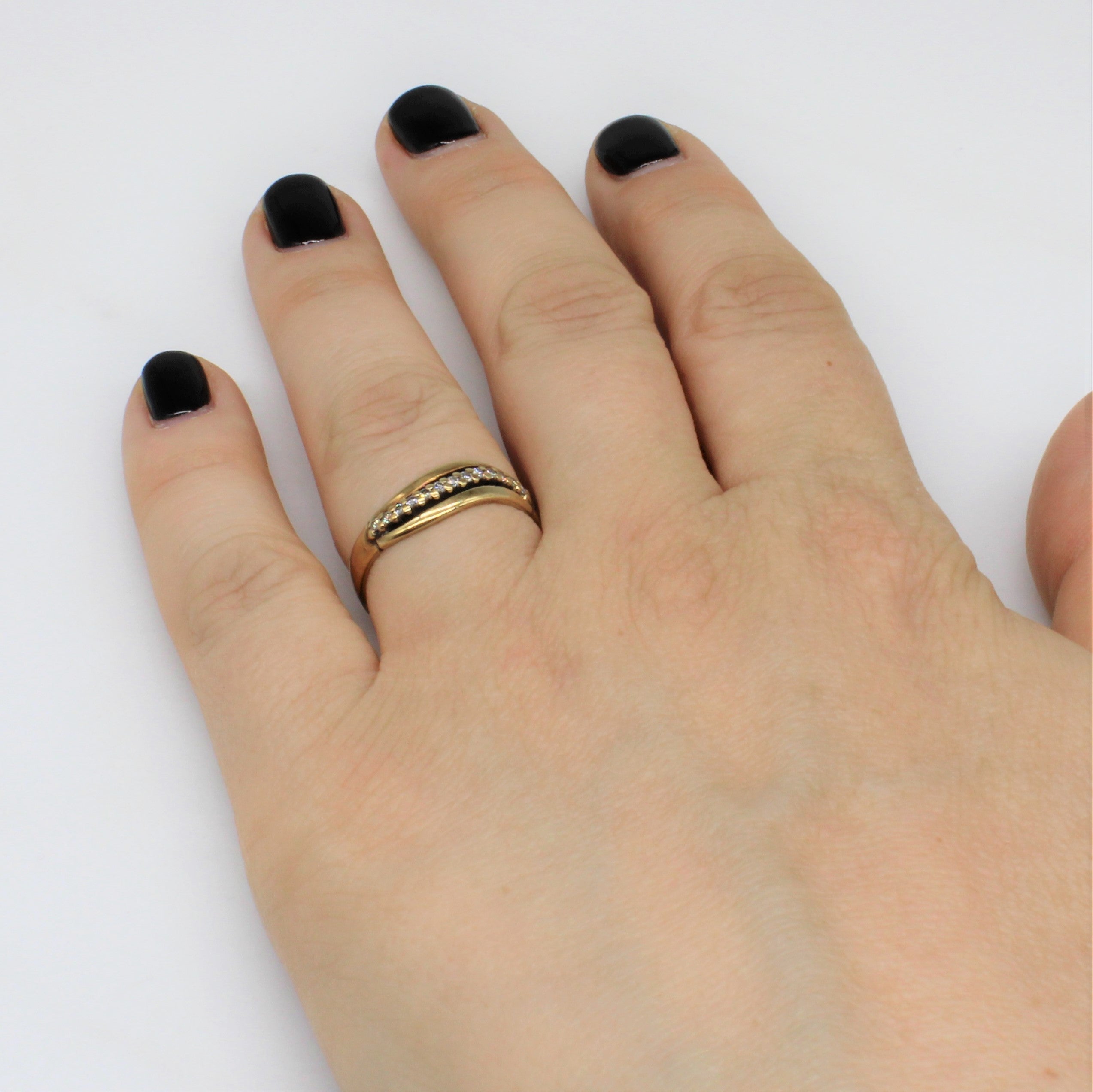 Curved Bar Diamond Ring | 0.13ctw | SZ 7.5 |