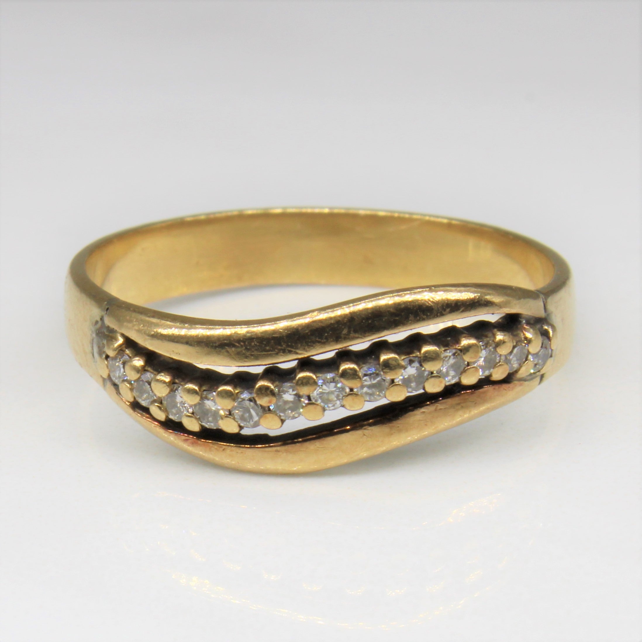 Curved Bar Diamond Ring | 0.13ctw | SZ 7.5 |