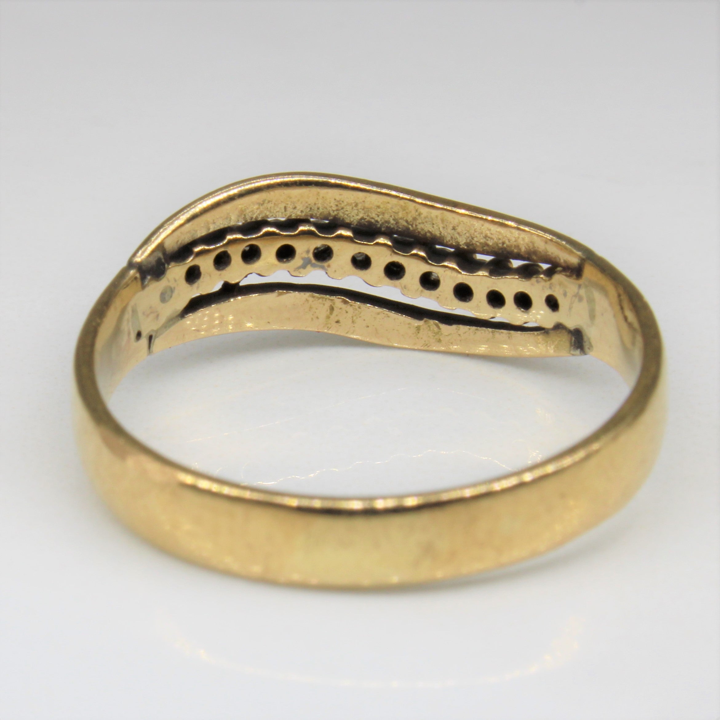 Curved Bar Diamond Ring | 0.13ctw | SZ 7.5 |