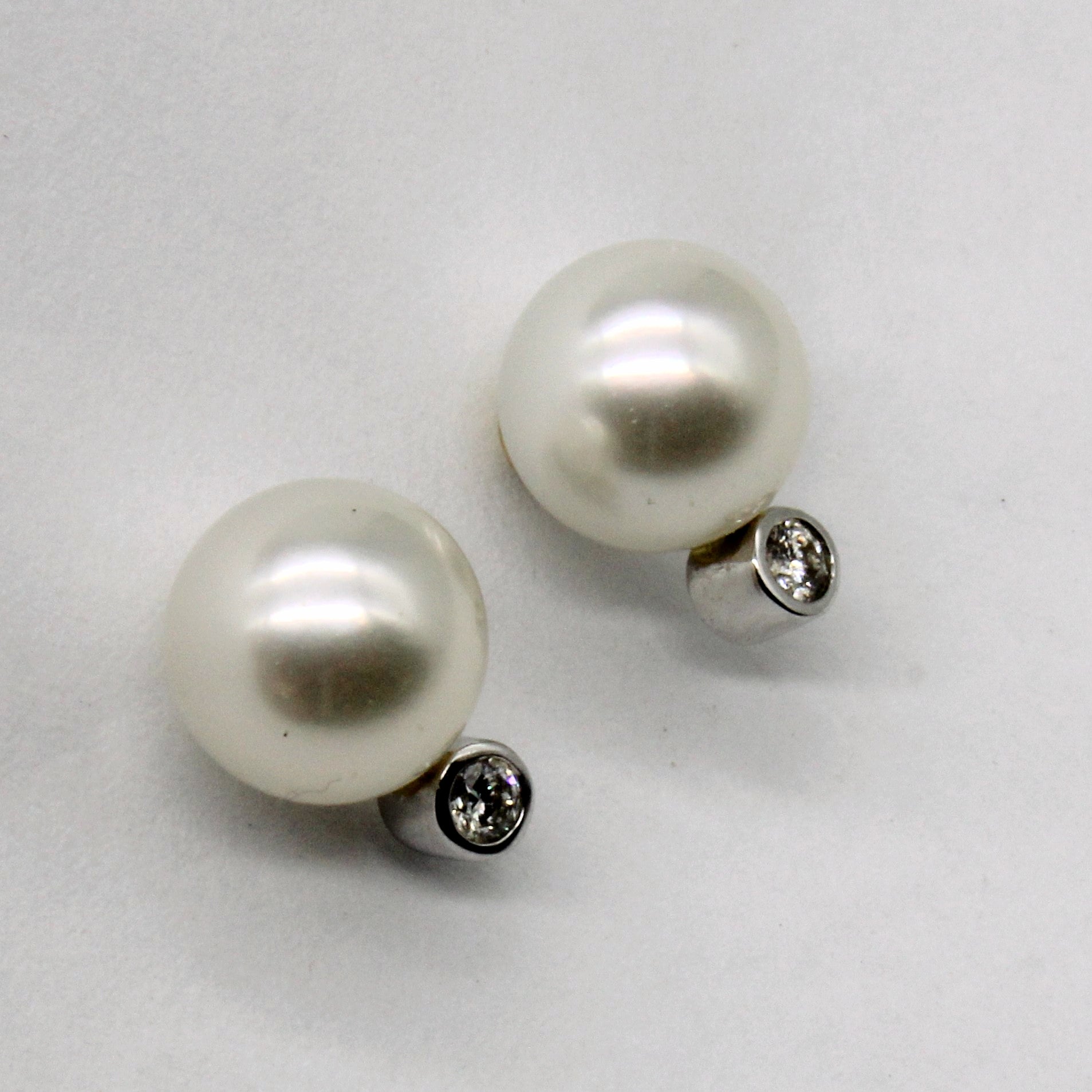 Ensemble boucles d'oreilles et collier Birks en diamants et perles | 0,15 ct | 40,6 cm |