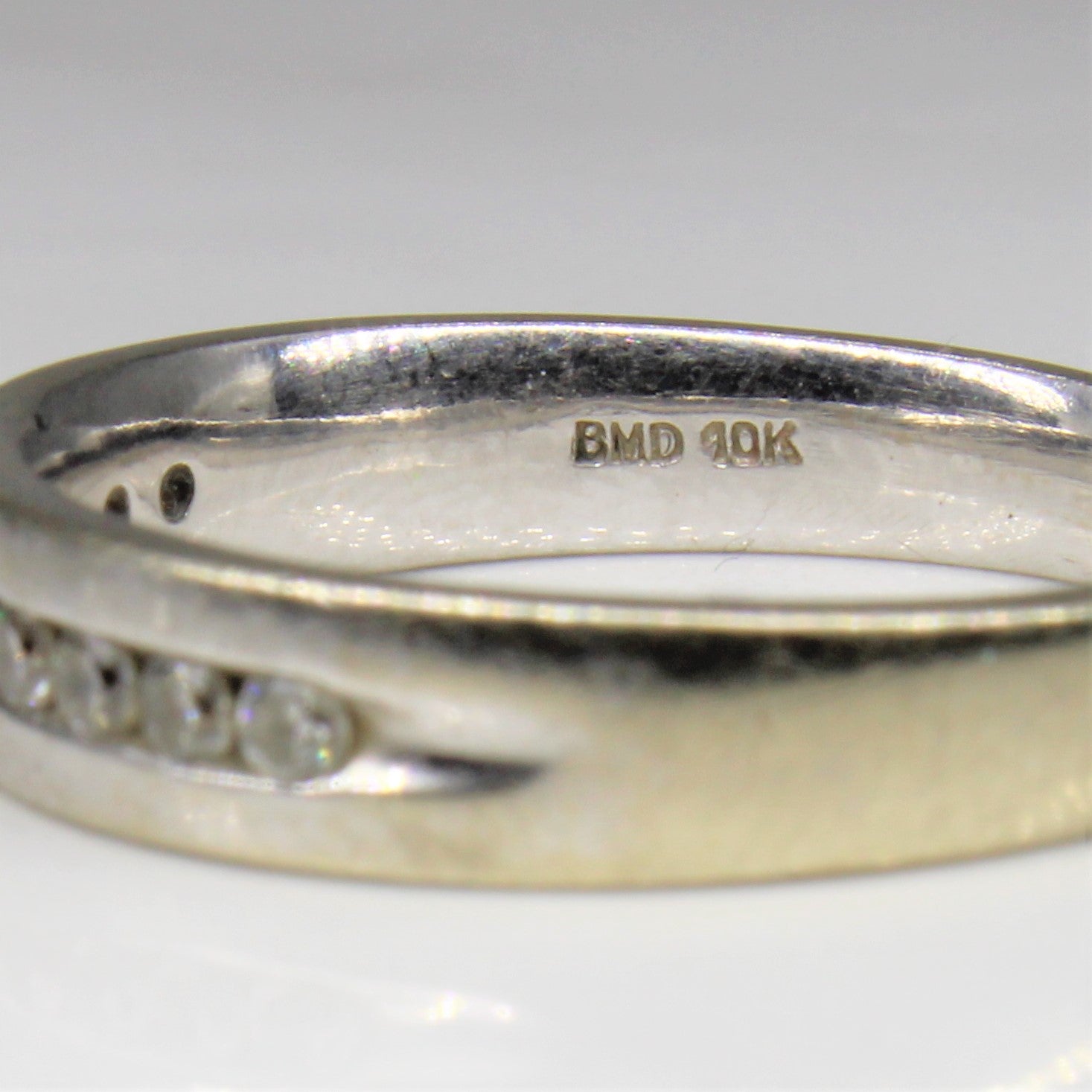 Bague en or blanc sertie de diamants en canal | 0,28 ct | Taille 8,5 |