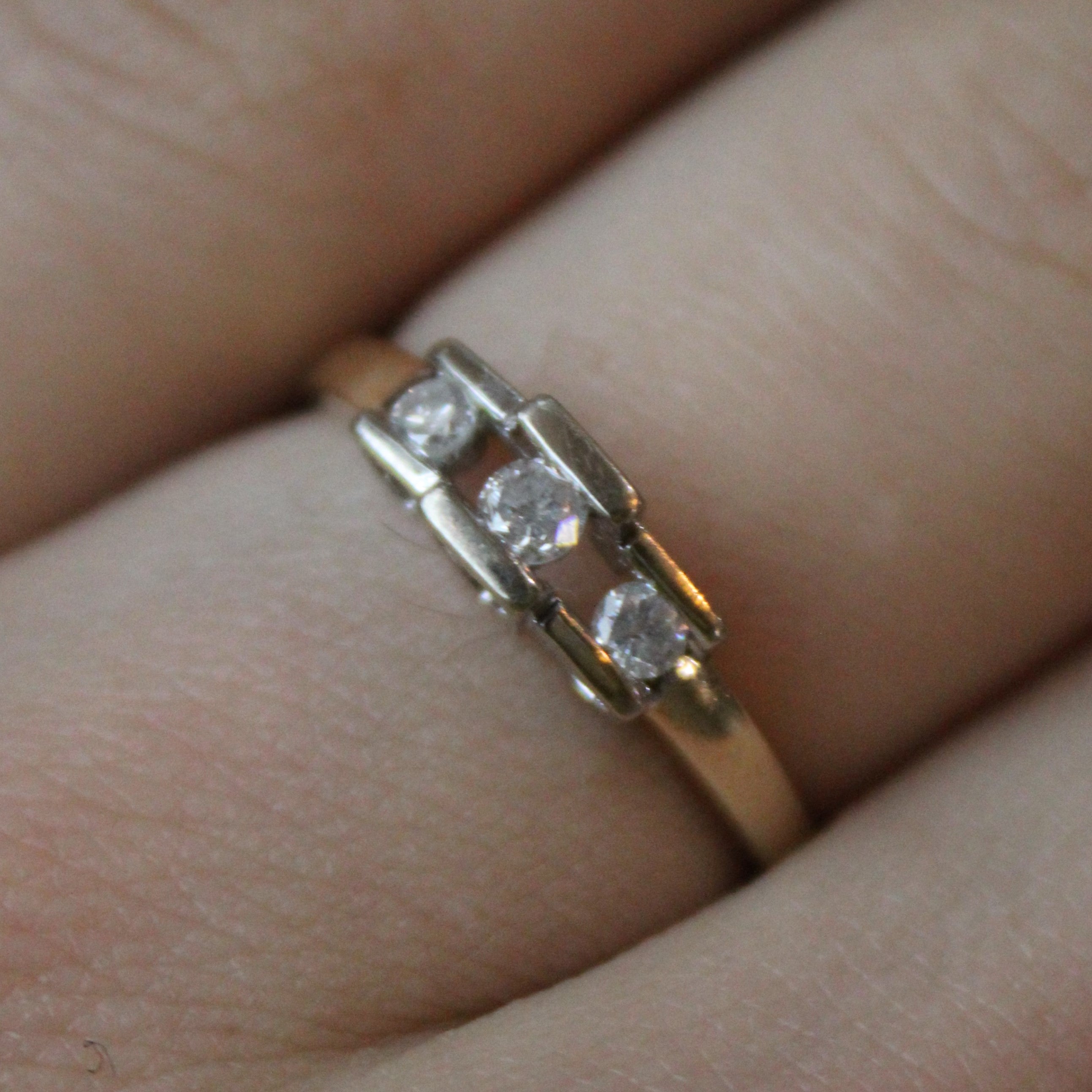 Bague sertie de diamants en canal | 0,17 ct | Taille 7,25 |