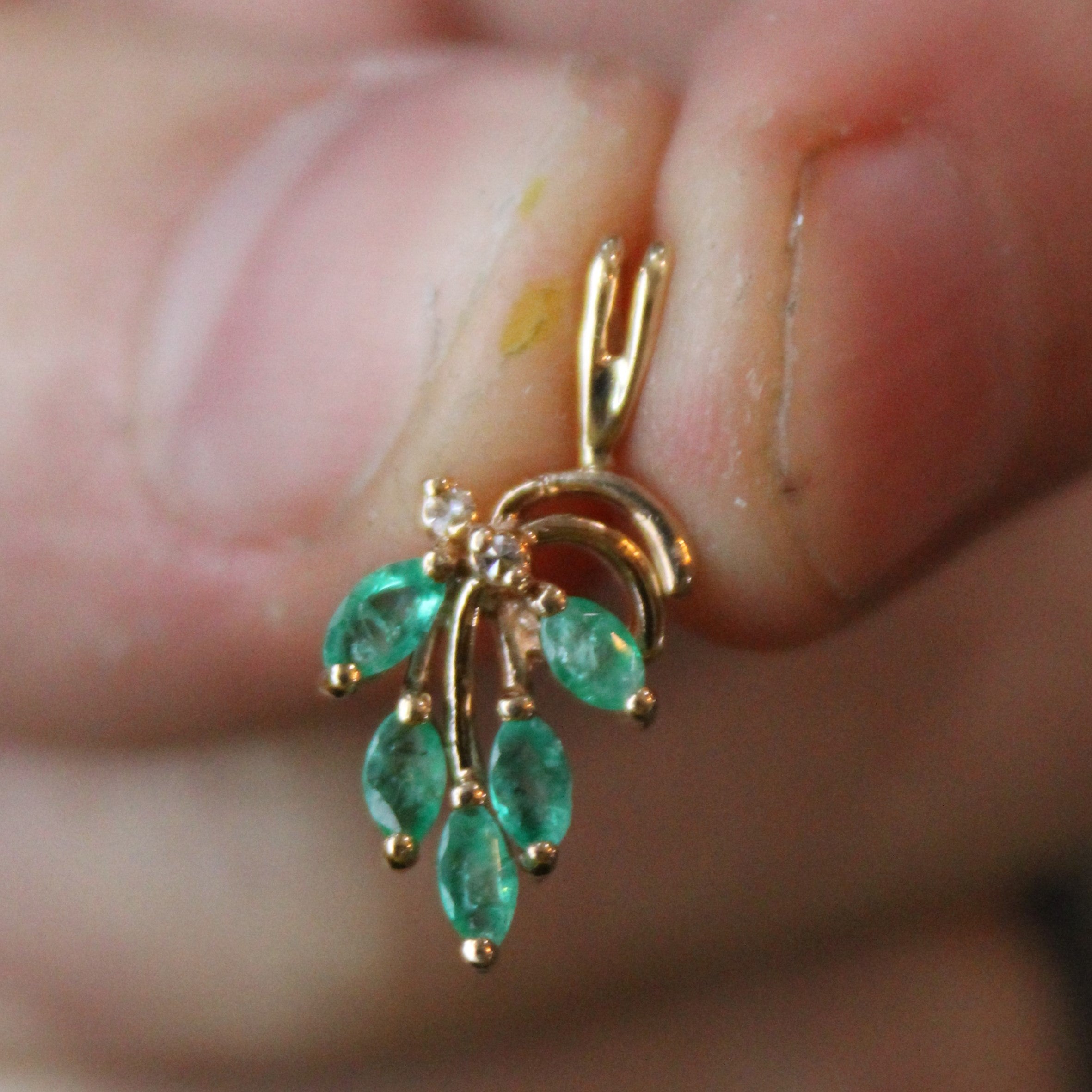 Emerald & Diamond Pendant | 0.20ctw, 0.01ct |