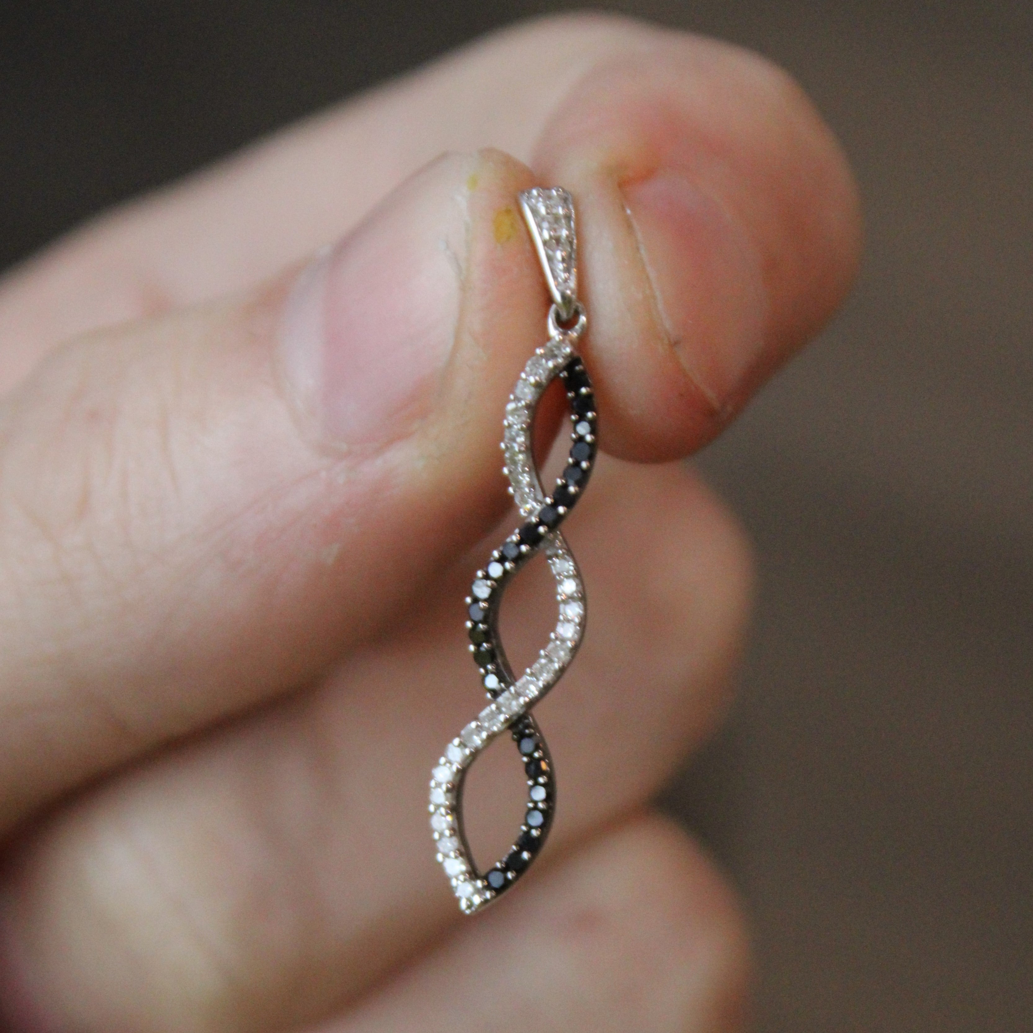 Diamond Overlapped Pendant | 0.15ctw |