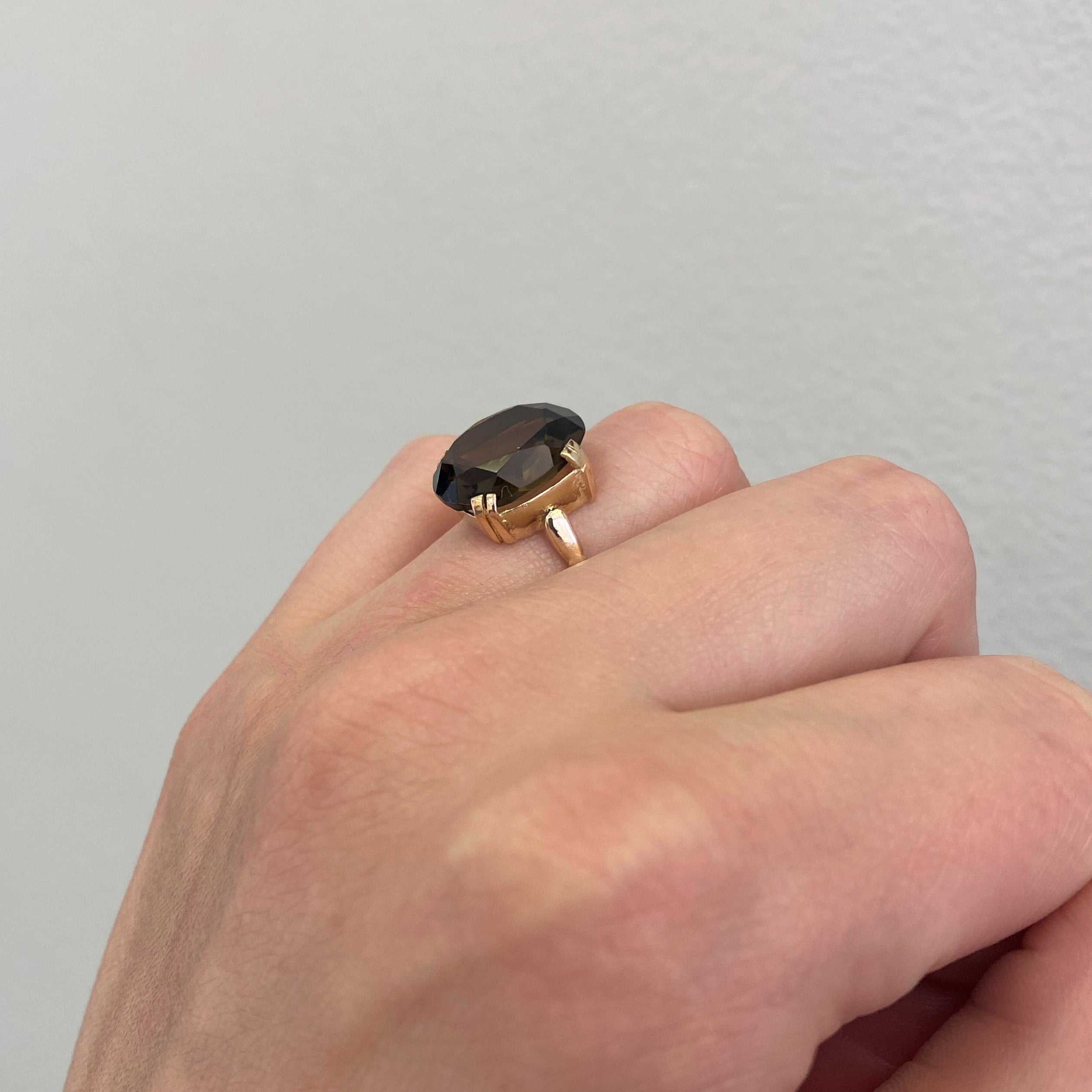 Bague solitaire en quartz fumé des années 1970 | 5,85 ct | Taille 5,25 |